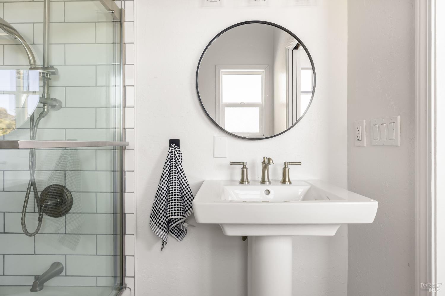 Petaluma, California, 94952, United States, 3 Bedrooms Bedrooms, ,2 BathroomsBathrooms,Residential,For Sale,1977520