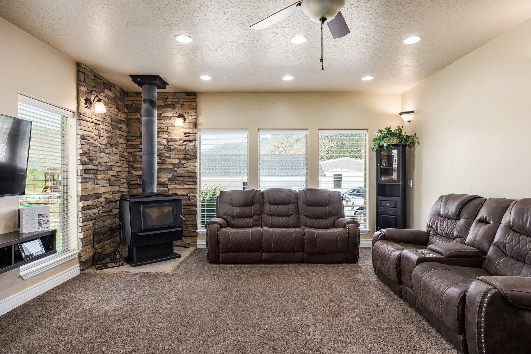  4,000+ SF Home, 1 Acre, Duchesne River Fly Fishing Easement - 物件實景