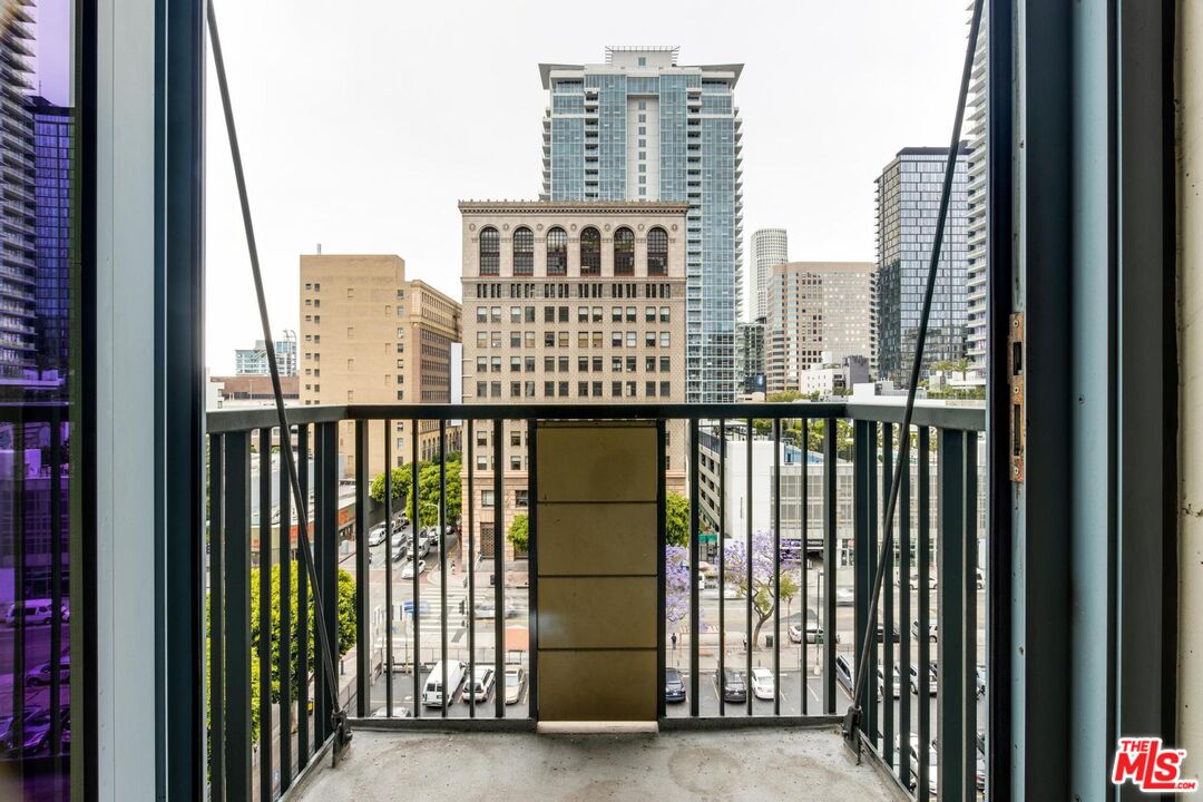 Los Angeles, California, 90014, United States, 1 Bedroom Bedrooms, ,1 BathroomBathrooms,Residential,For Sale,1777203