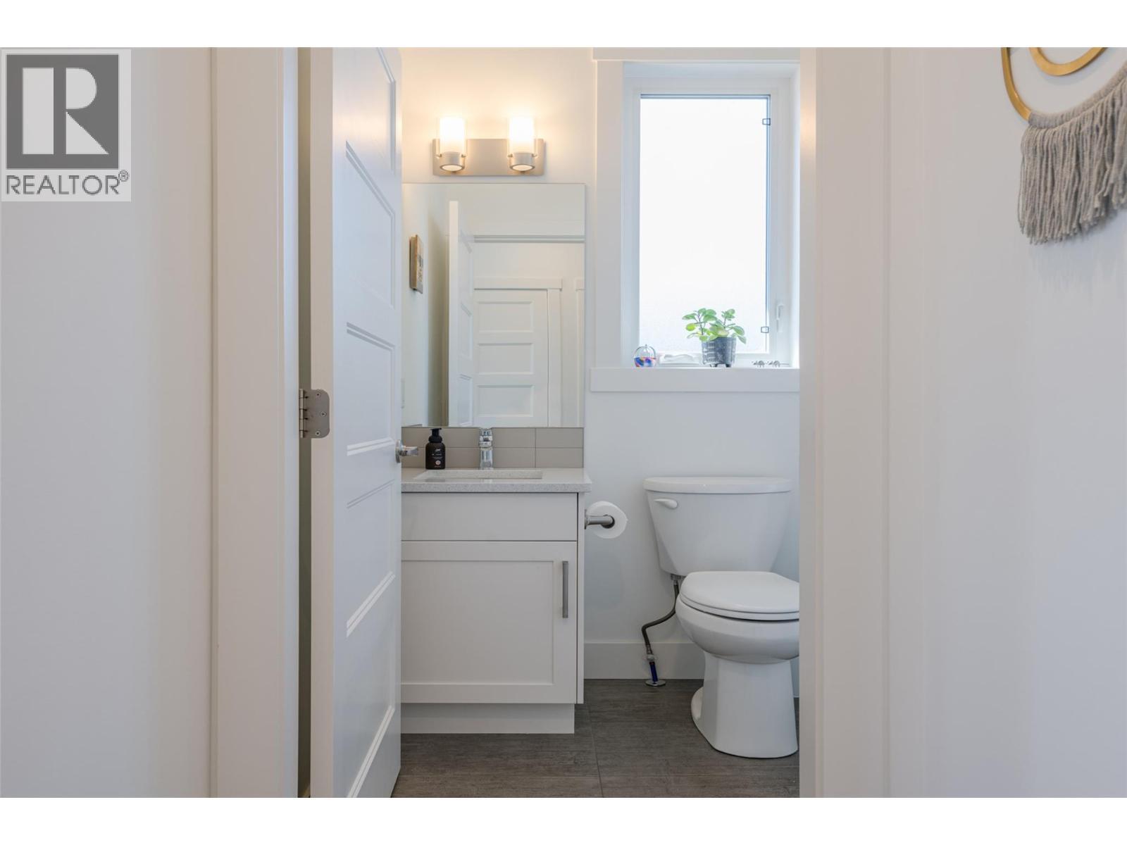 KELOWNA, British Columbia, V1P 1T8, CA, 3 Bedrooms Bedrooms, ,3 BathroomsBathrooms,Residential,For Sale,1947408