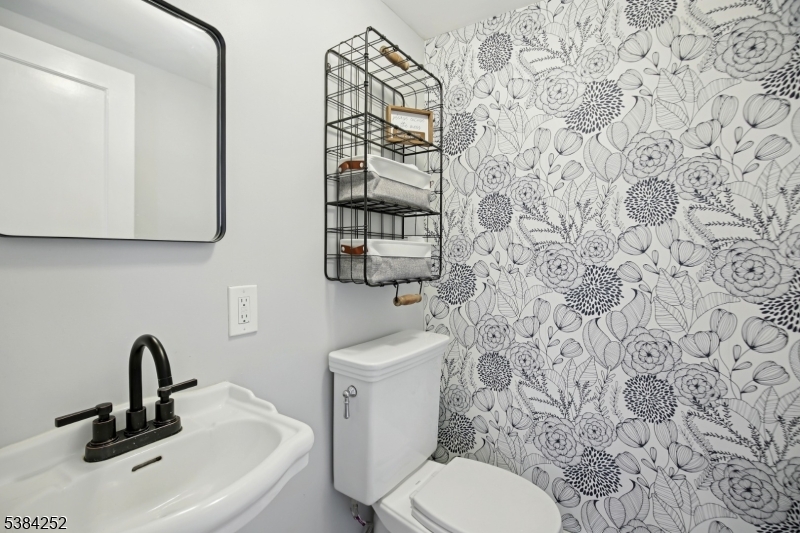 Cranford Twp., New Jersey, 07016, United States, 3 Bedrooms Bedrooms, ,2 BathroomsBathrooms,Residential,For Sale,1950969