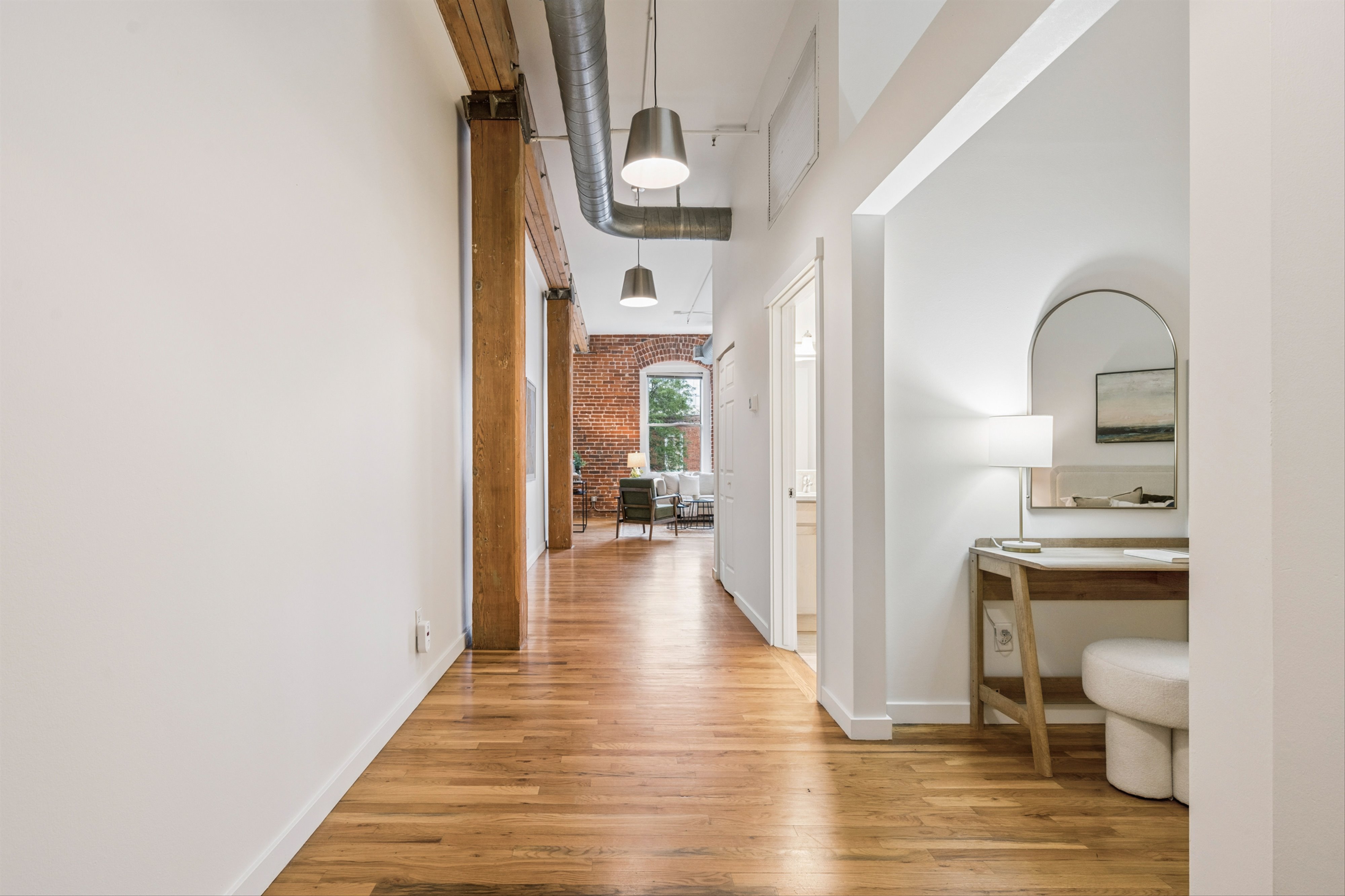  rare lodo loft gem – exposed brick, parking & walk to union  station - 物件實景