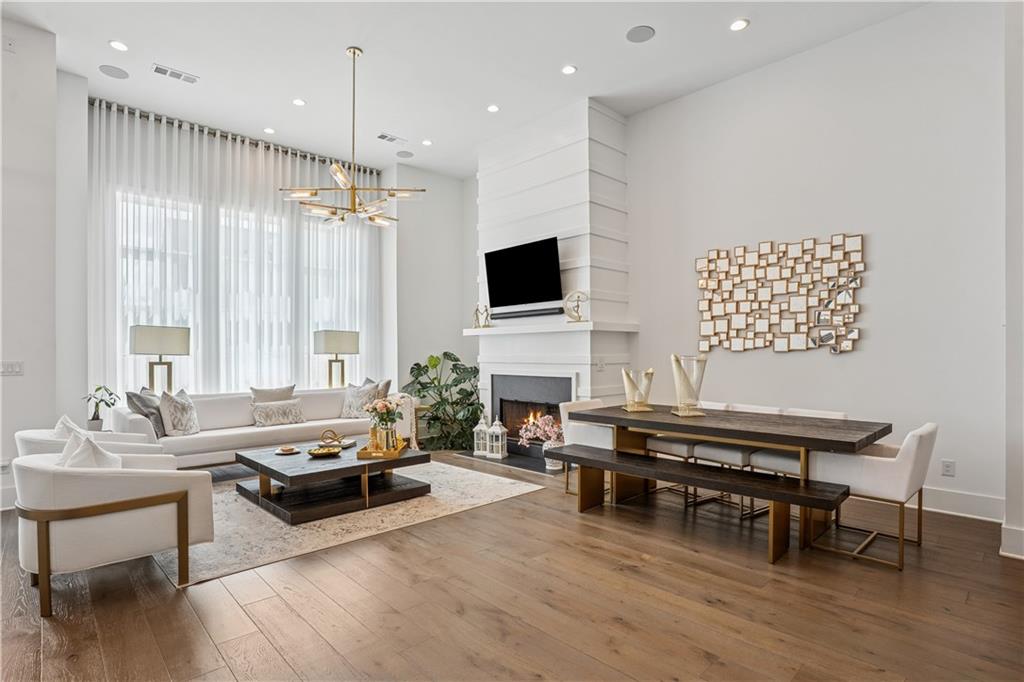 Alpharetta, Georgia, 30005, United States, 3 Bedrooms Bedrooms, ,3 BathroomsBathrooms,Residential,For Sale,1907831