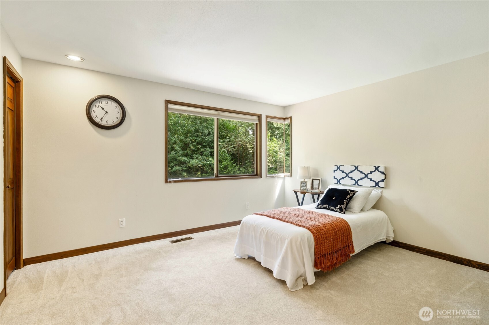 Bellevue, Washington, 98005, United States, 4 Bedrooms Bedrooms, ,4 BathroomsBathrooms,Residential,For Sale,1898840