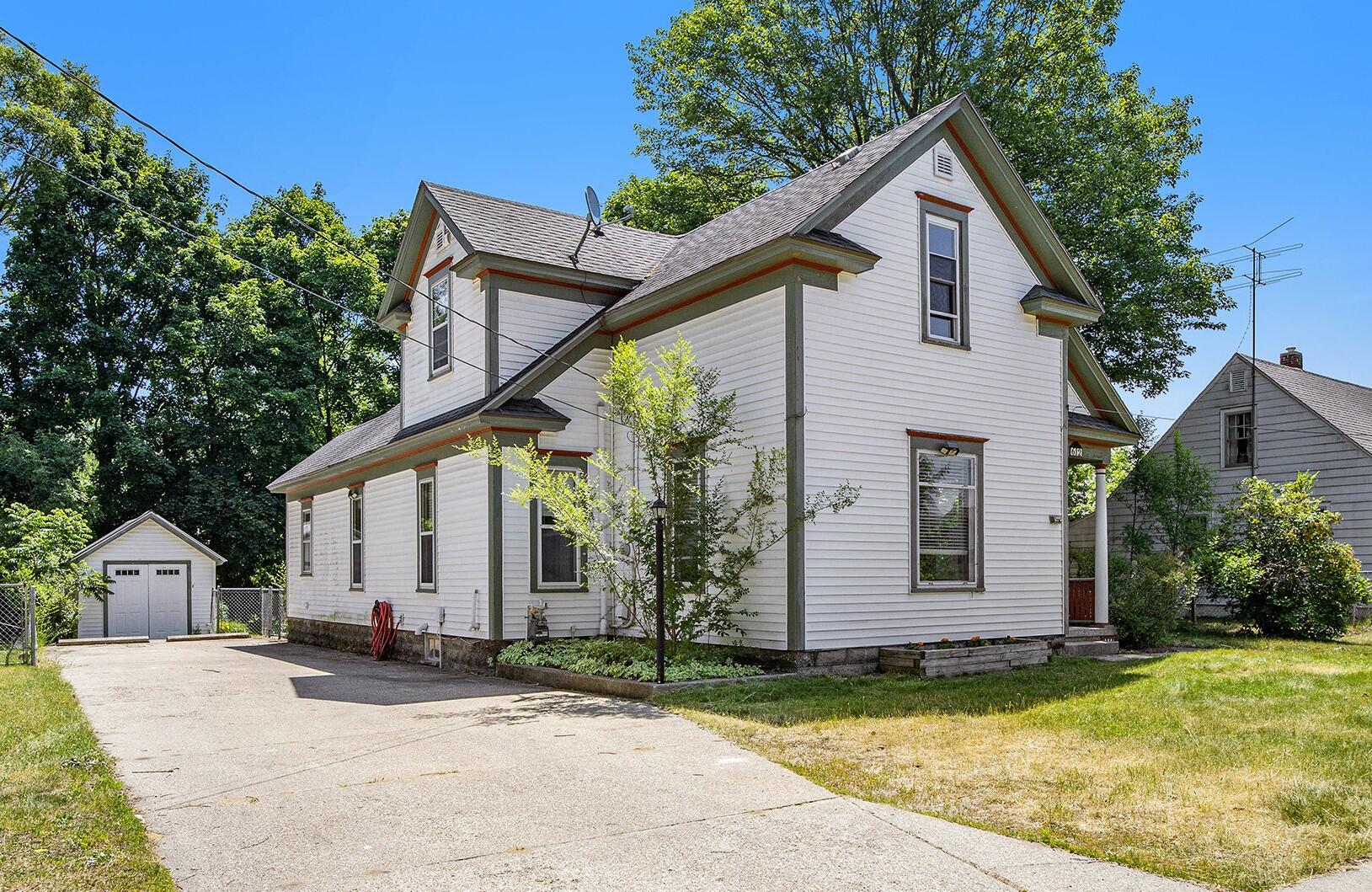 Barnard St, Greenville, MI 48838