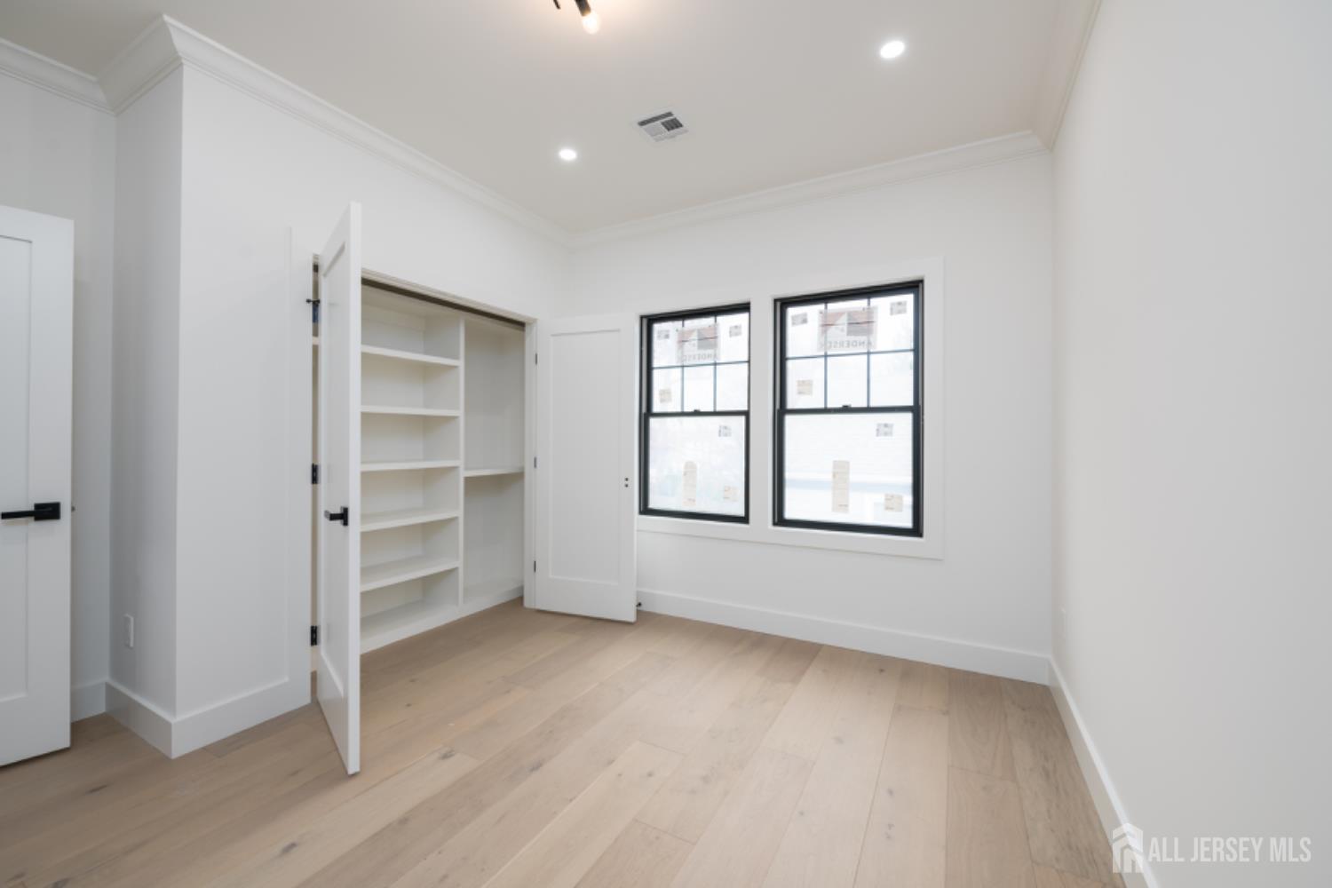 Edison, New Jersey, 08817, United States, 5 Bedrooms Bedrooms, ,4 BathroomsBathrooms,Residential,For Sale,2001535