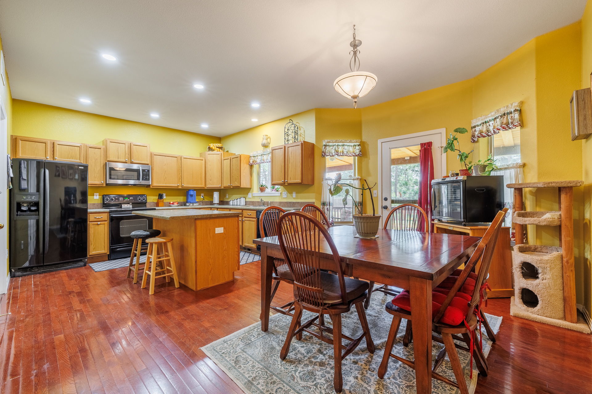 Woodland Park, Colorado, 80863, United States, 4 Bedrooms Bedrooms, ,3 BathroomsBathrooms,Residential,For Sale,1925072