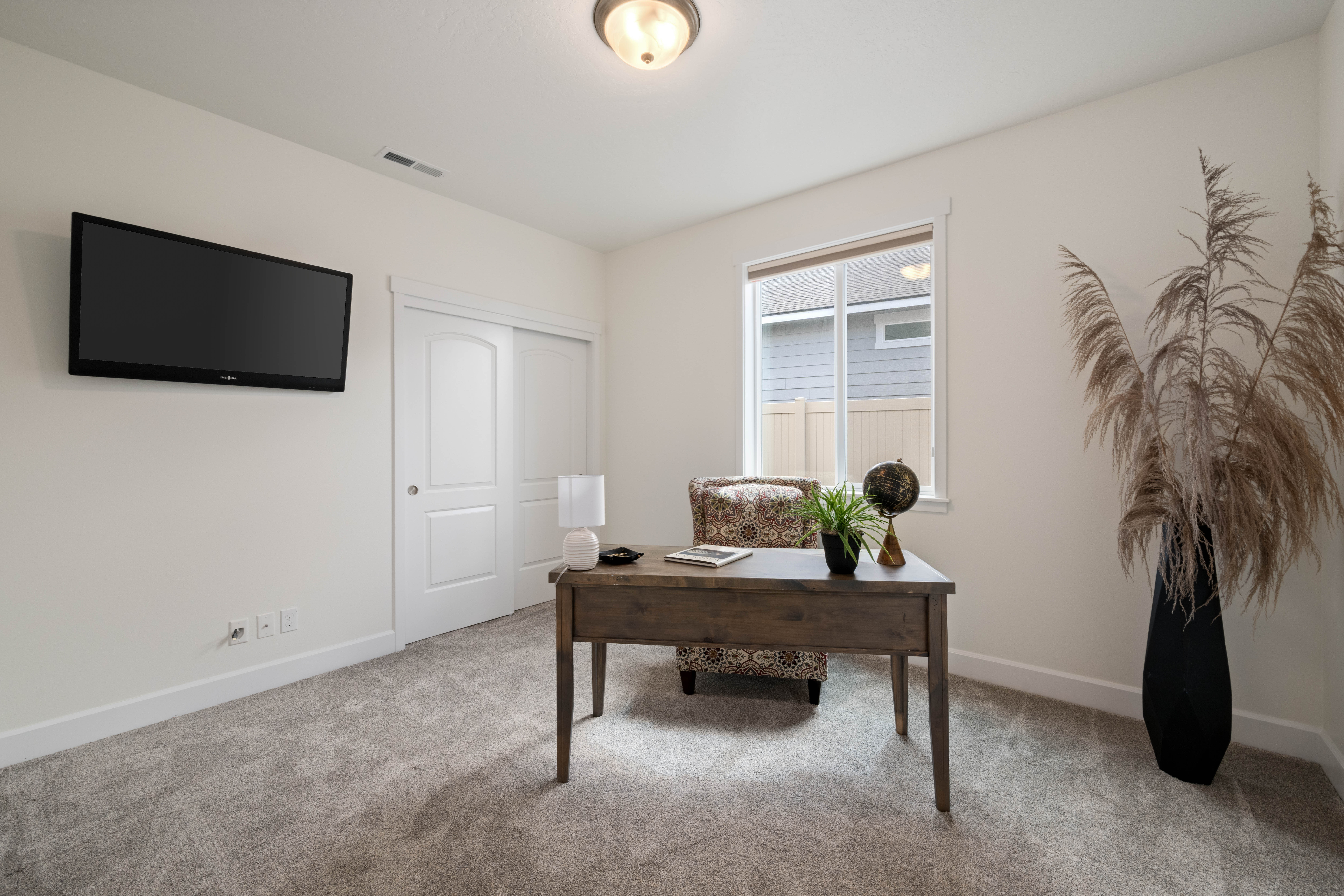  55+ Low Maintenance Living - 物件實景