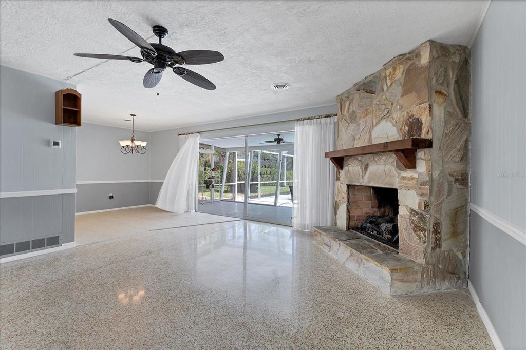 Bradenton, Florida, 34208, United States, 3 Bedrooms Bedrooms, ,2 BathroomsBathrooms,Residential,For Sale,1960554