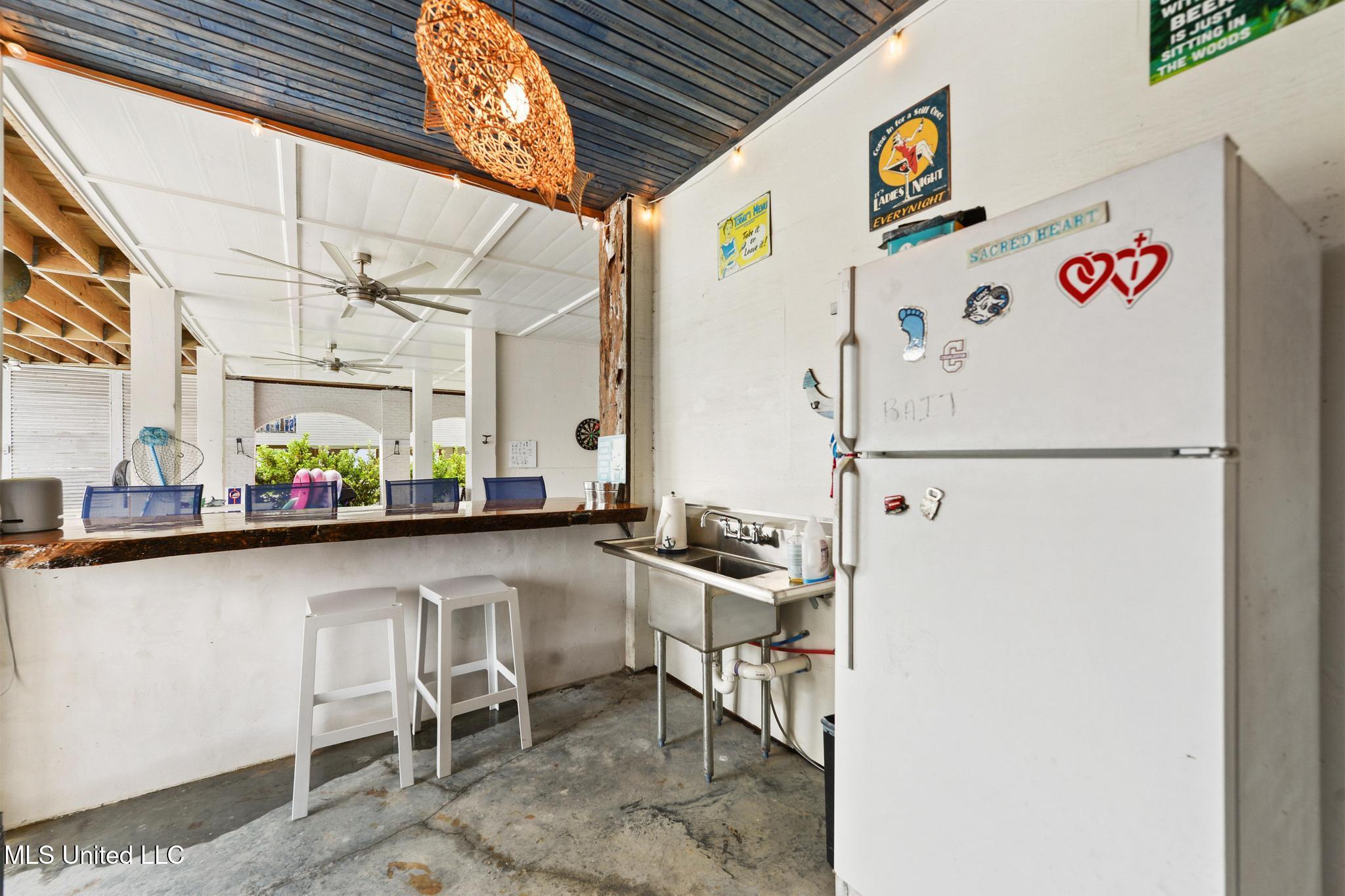 Pass Christian, Mississippi, 39571, United States, 5 Bedrooms Bedrooms, ,7 BathroomsBathrooms,Residential,For Sale,1989157