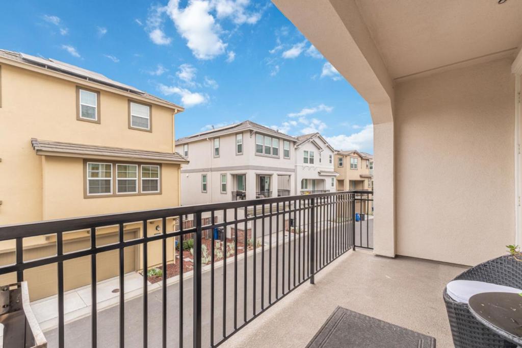 Hayward, California, 94541, United States, 3 Bedrooms Bedrooms, ,4 BathroomsBathrooms,Residential,For Sale,2032197