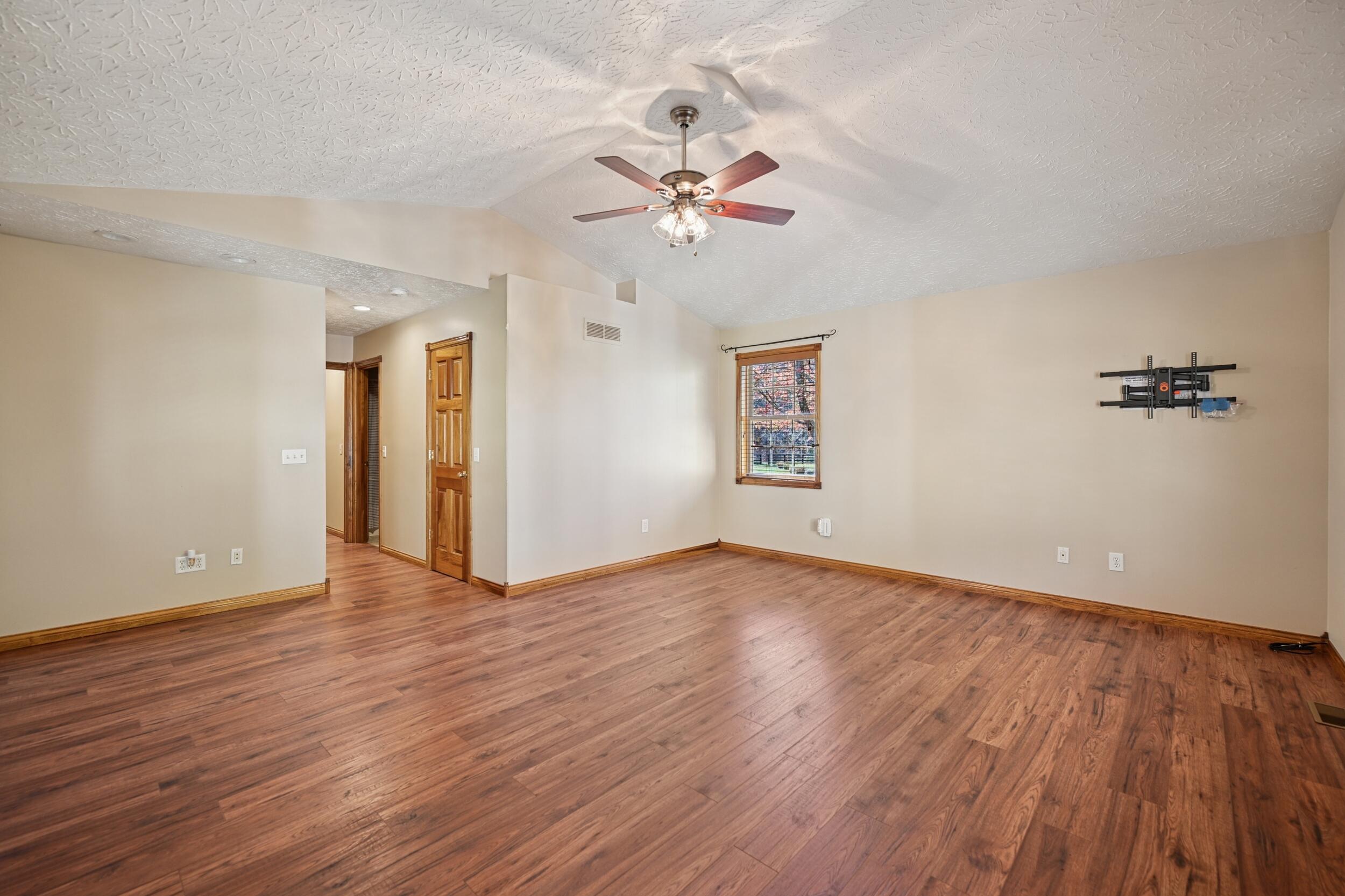 Burlington, Kentucky, 41005, United States, 3 Bedrooms Bedrooms, ,2 BathroomsBathrooms,Residential,For Sale,1989647