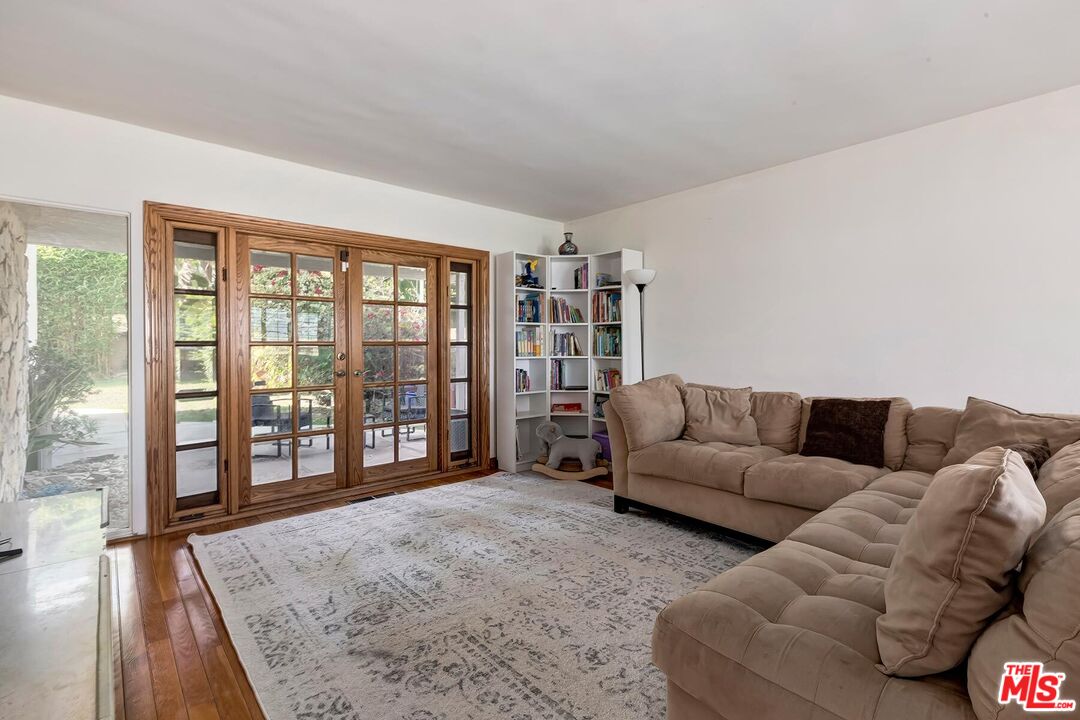 Los Angeles, California, 90008, United States, 4 Bedrooms Bedrooms, ,3 BathroomsBathrooms,Residential,For Sale,2001636