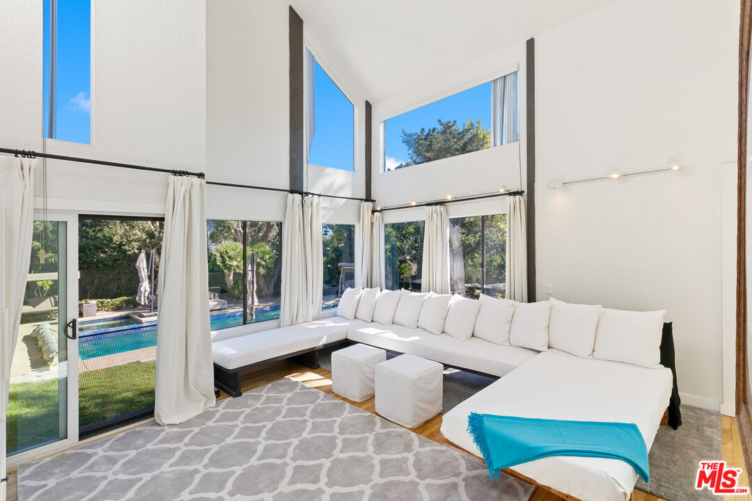 Malibu, California, 90265, United States, 3 Bedrooms Bedrooms, ,3 BathroomsBathrooms,Residential,For Sale,1949478