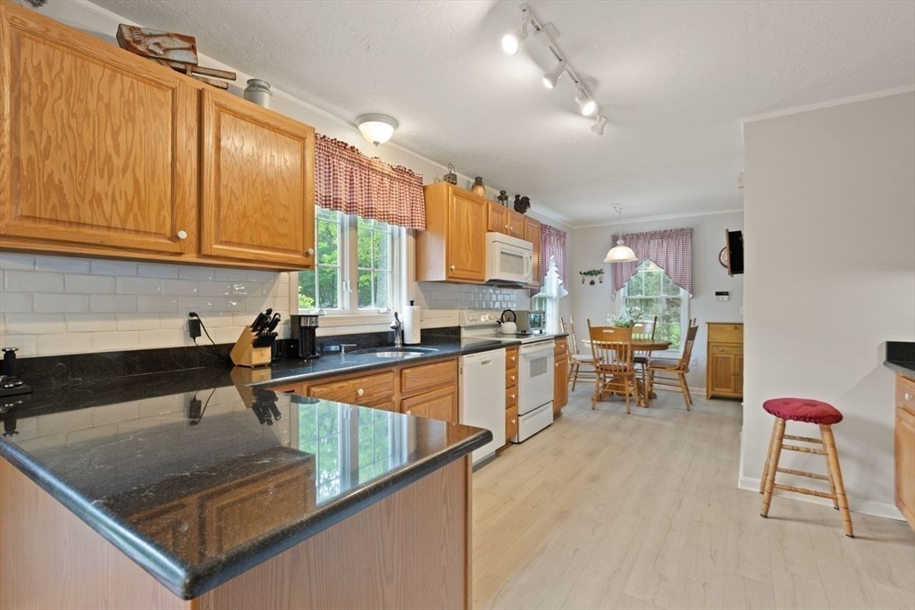 Easton, Massachusetts, 02375, United States, 3 Bedrooms Bedrooms, ,2 BathroomsBathrooms,Residential,For Sale,1838862