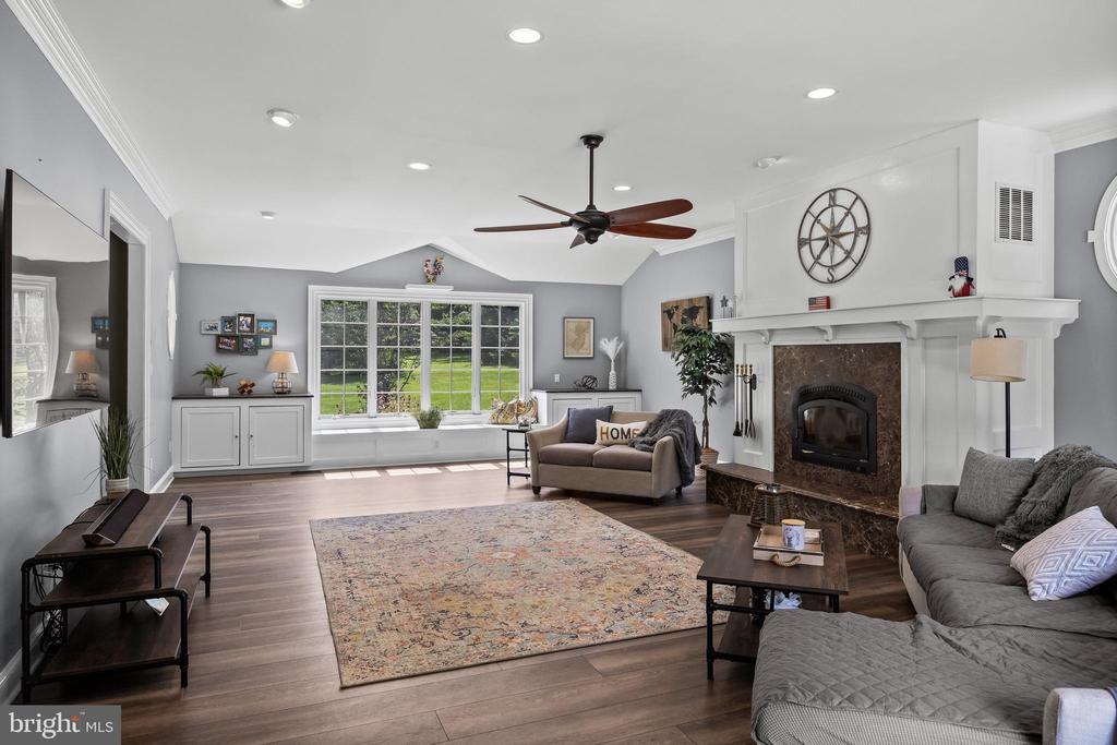 Cream Ridge, New Jersey, 08514, United States, 4 Bedrooms Bedrooms, ,3 BathroomsBathrooms,Residential,For Sale,1902972