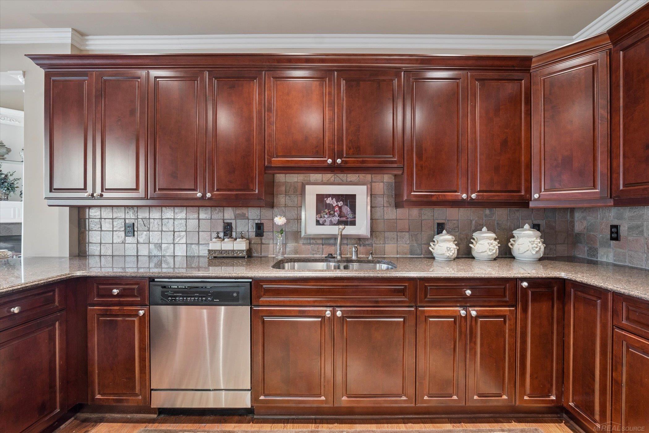 Oakland Twp, Michigan, 48306, United States, 2 Bedrooms Bedrooms, ,4 BathroomsBathrooms,Residential,For Sale,1984320