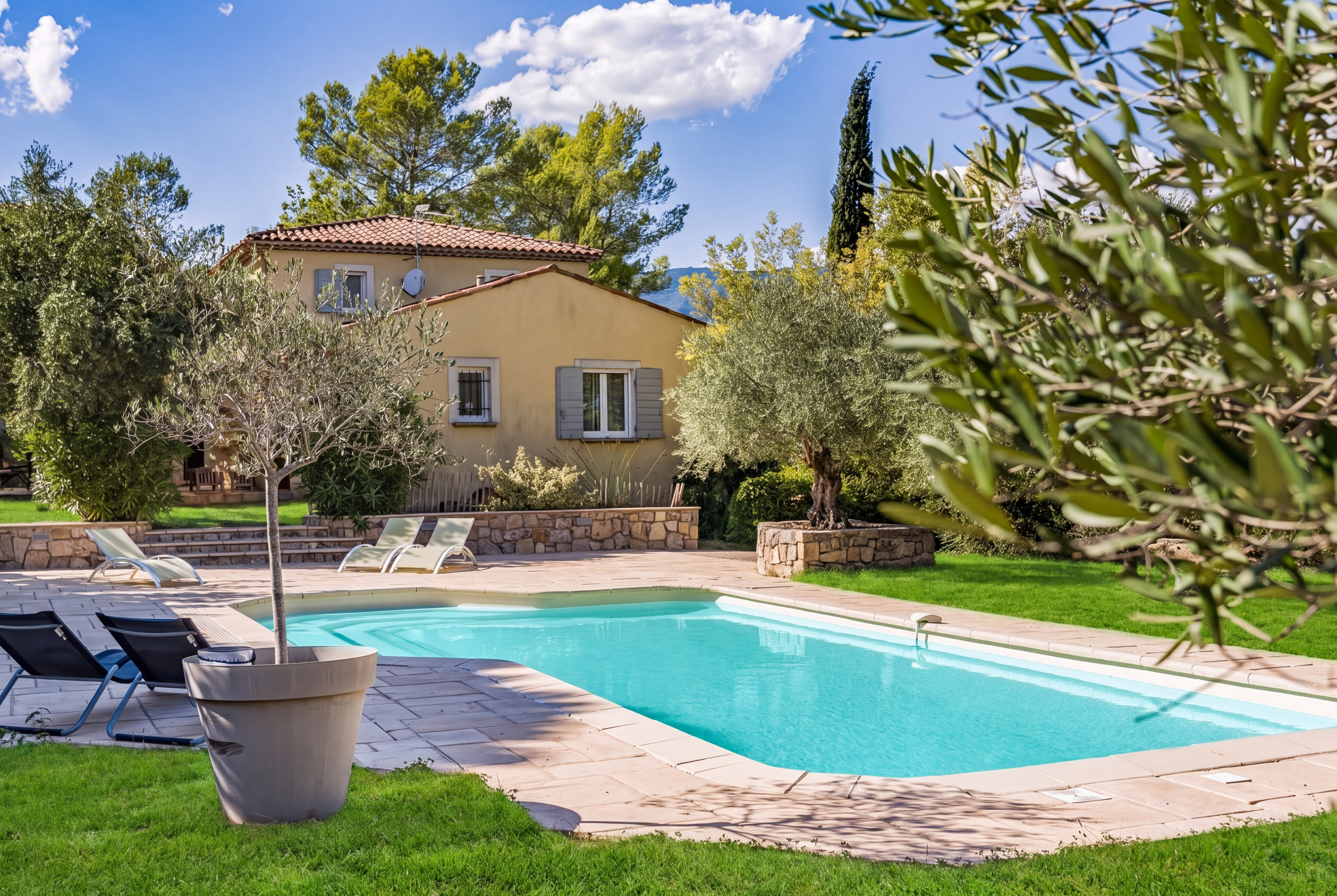  Fayence, 260 sqm Provençal villa with pool, independent studio and 3,800 sqm gr… - 物件實景