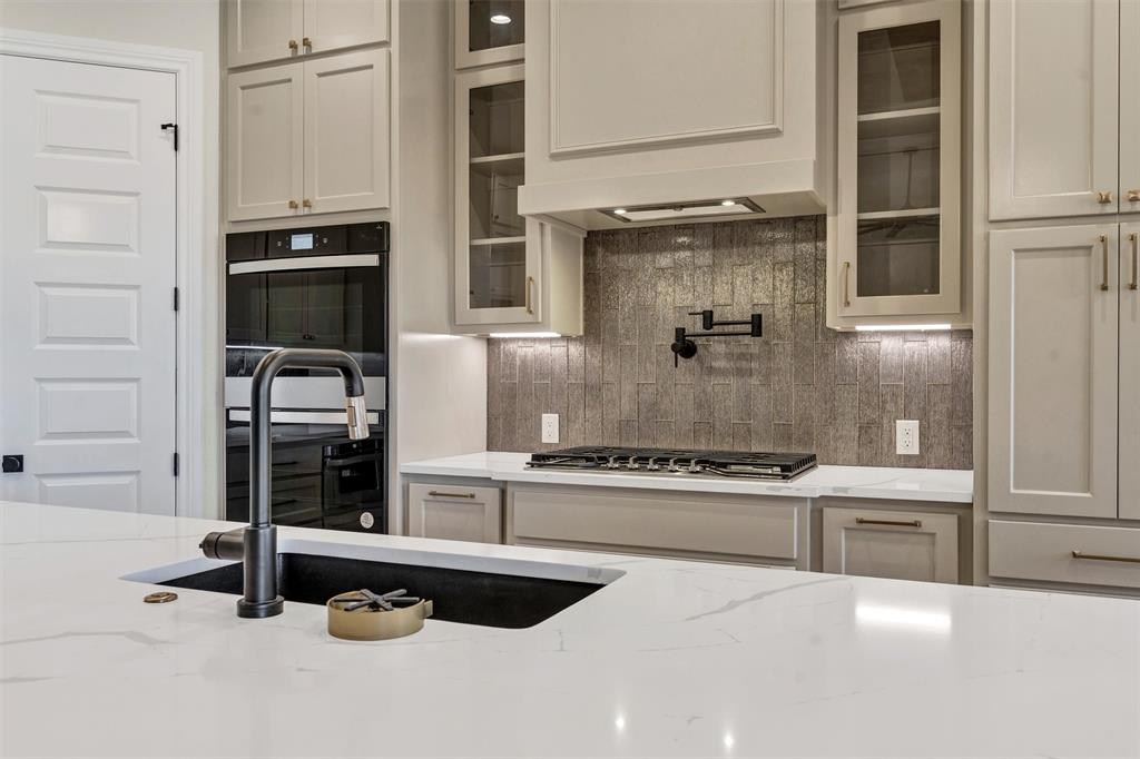 Granbury, Texas, 76049, United States, 4 Bedrooms Bedrooms, ,3 BathroomsBathrooms,Residential,For Sale,2007814