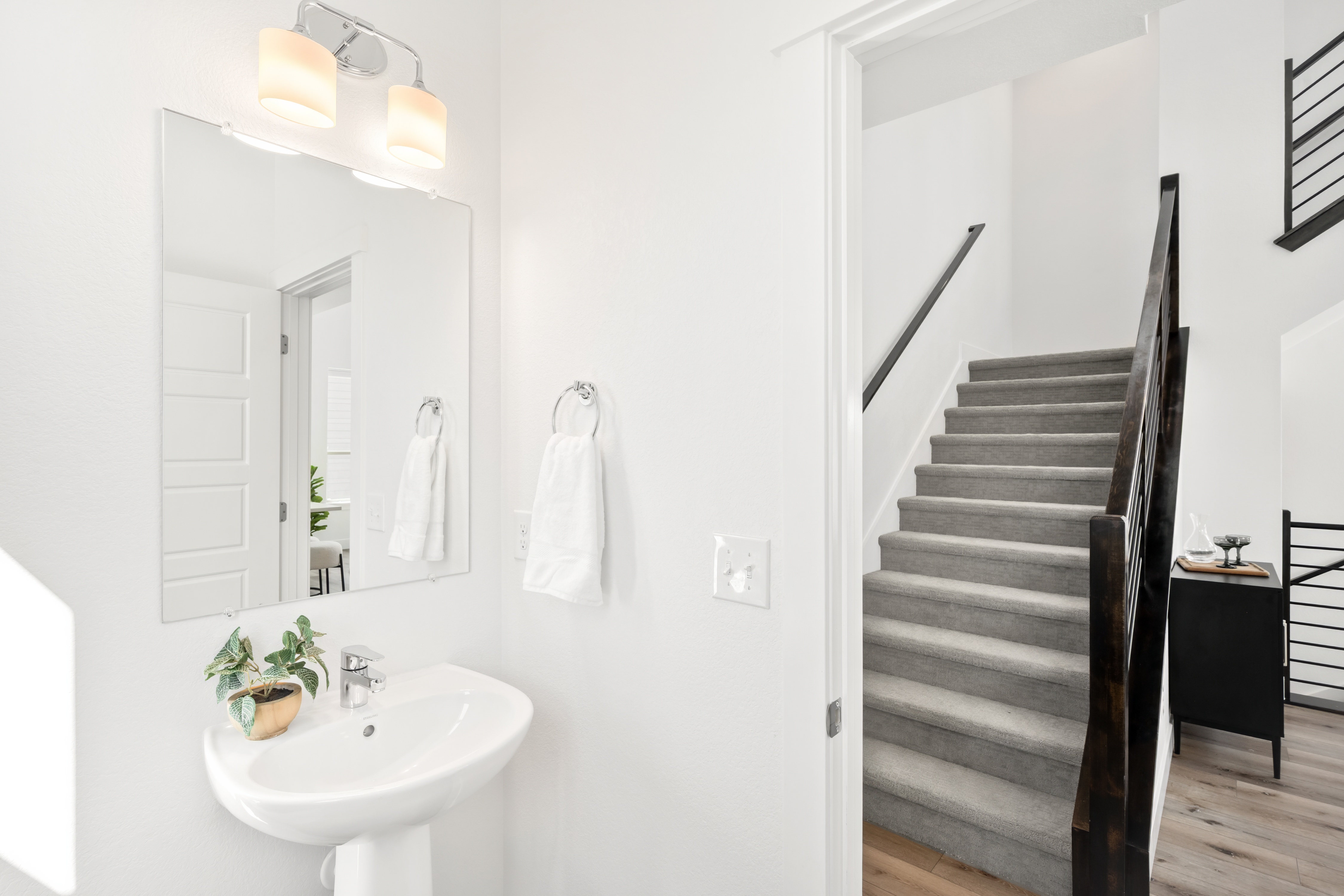 Light Drenched, End-Unit, Three-Story Townhome Plus Rooftop Deck - 物件實景
