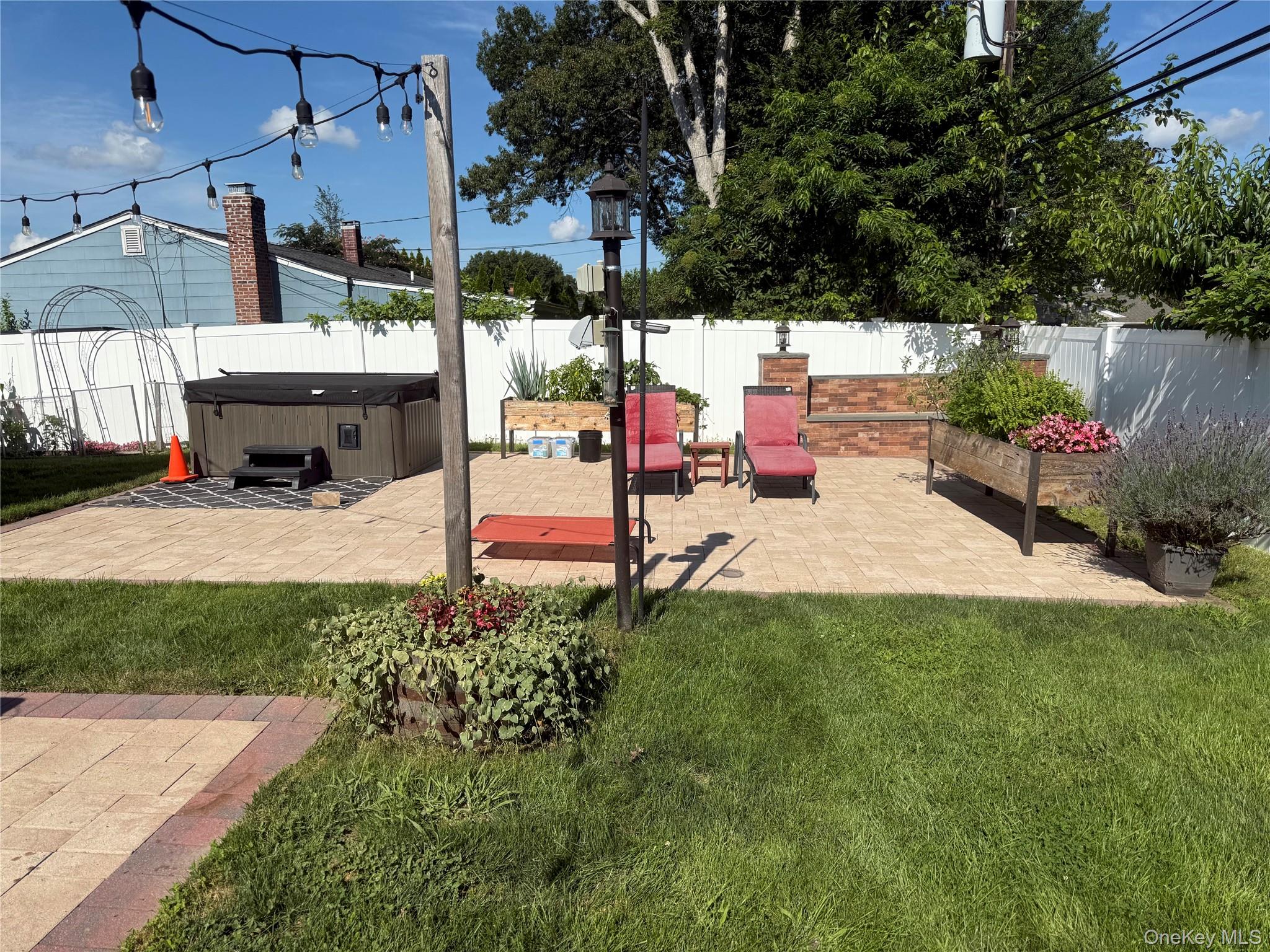 Port Jefferson Station, New York, 11776, United States, 3 Bedrooms Bedrooms, ,2 BathroomsBathrooms,Residential,For Sale,1938737