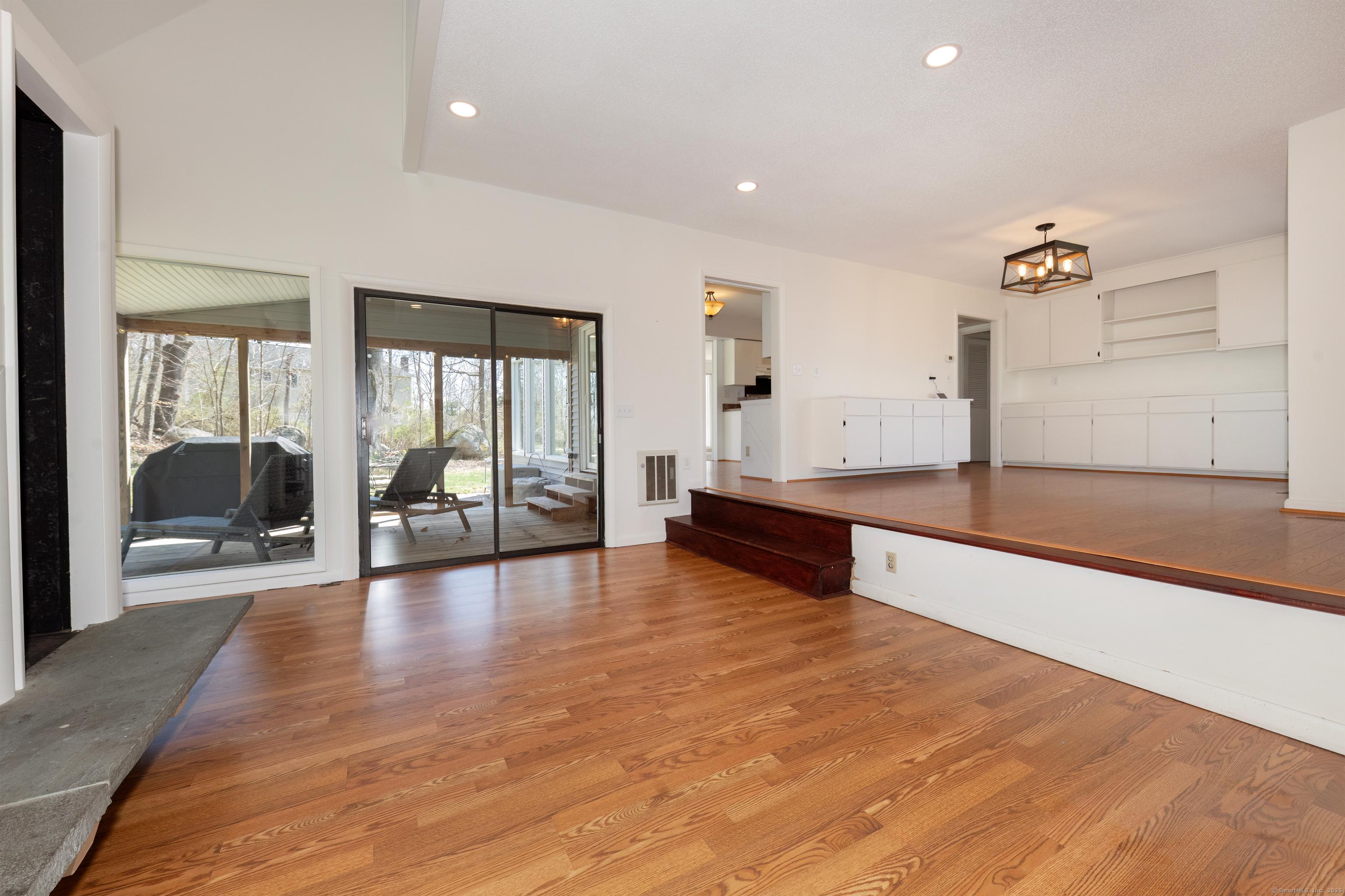 Guilford, Connecticut, 06437, United States, 3 Bedrooms Bedrooms, ,2 BathroomsBathrooms,Residential,For Sale,1935786
