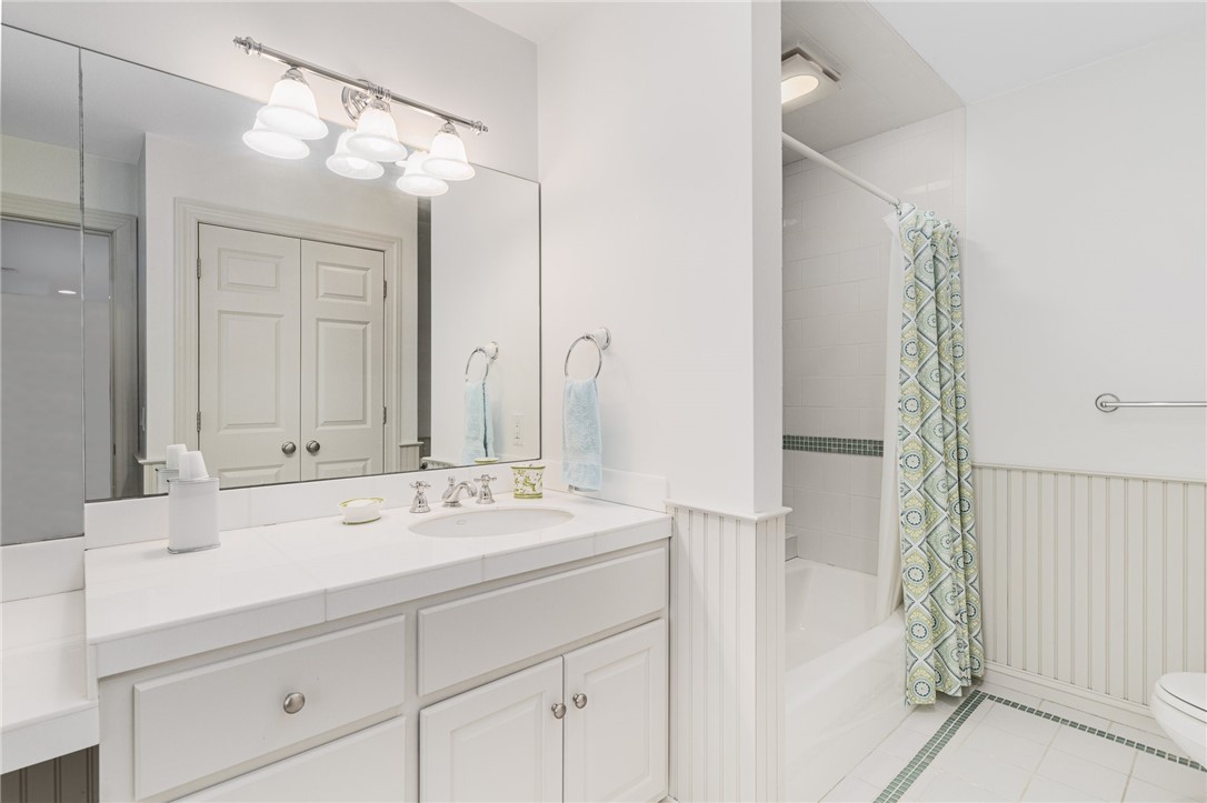 East Greenwich, Rhode Island, 02818, United States, 5 Bedrooms Bedrooms, ,7 BathroomsBathrooms,Residential,For Sale,1940425