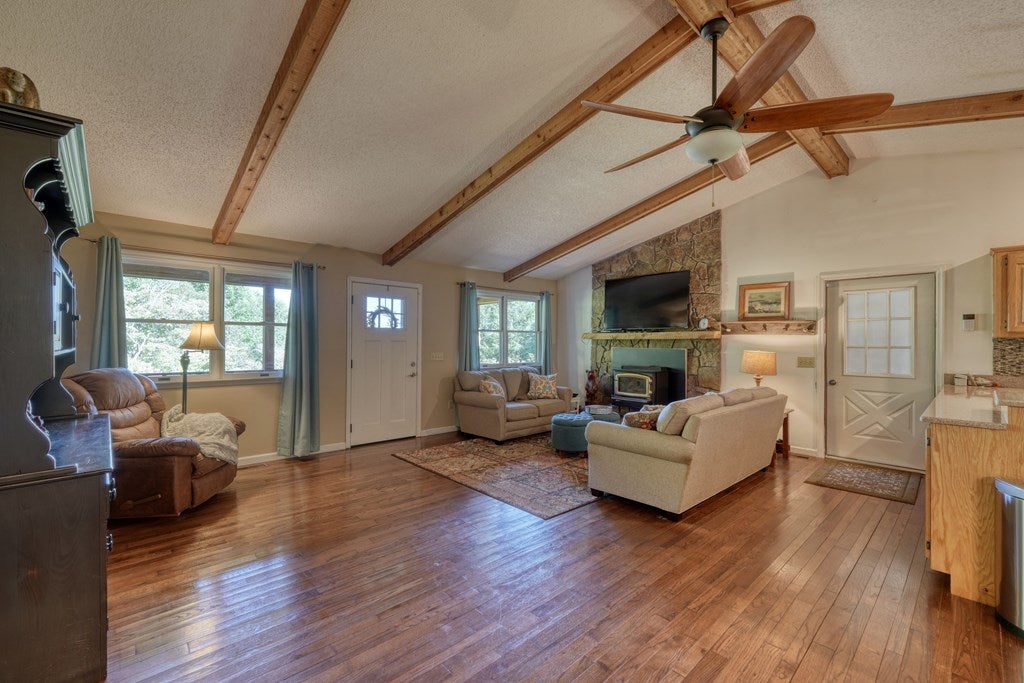 Blairsville, Georgia, 30512, United States, 2 Bedrooms Bedrooms, ,2 BathroomsBathrooms,Residential,For Sale,1932142