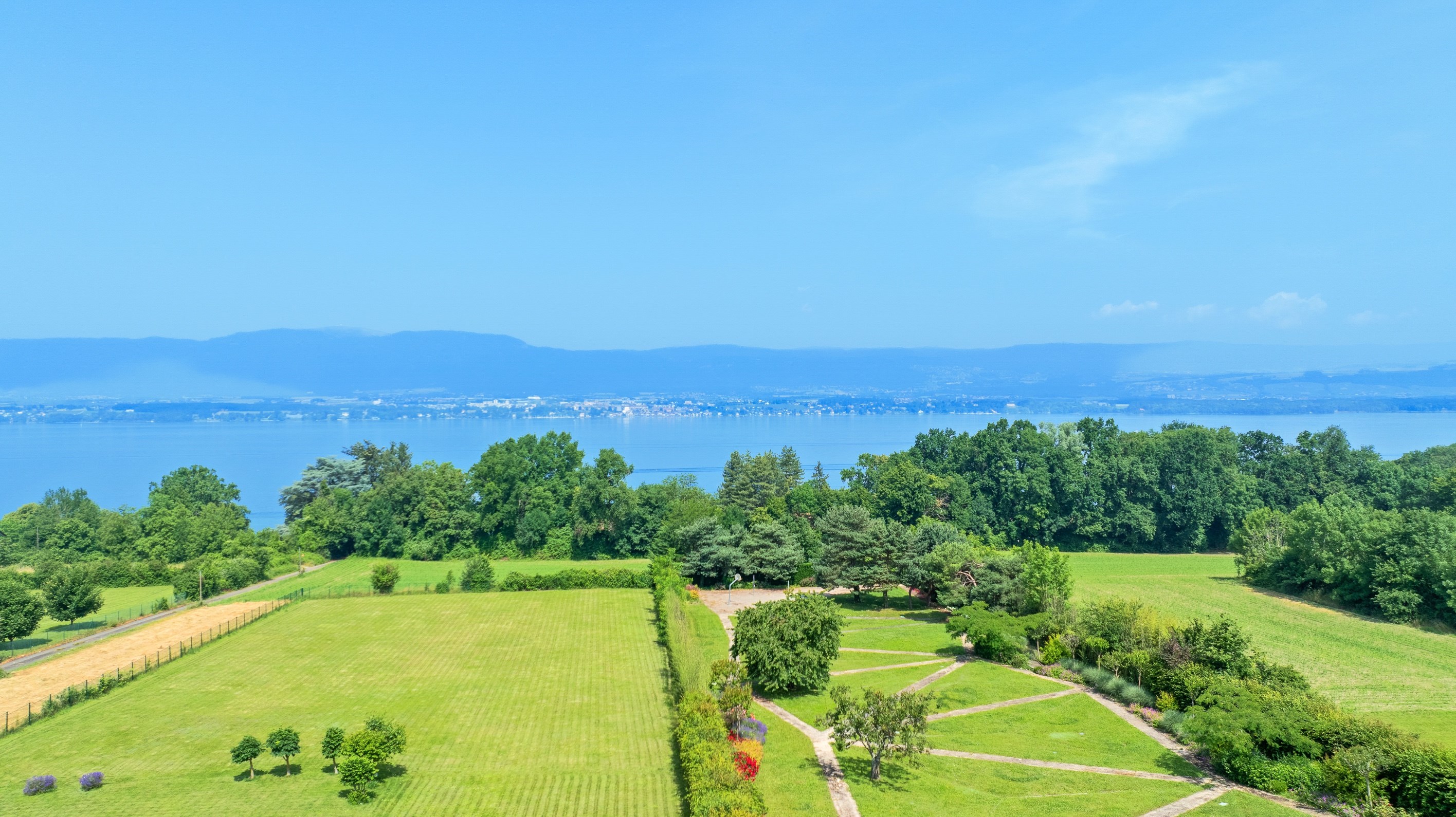  Elegant Contemporary Villa with Lake View - 物件實景