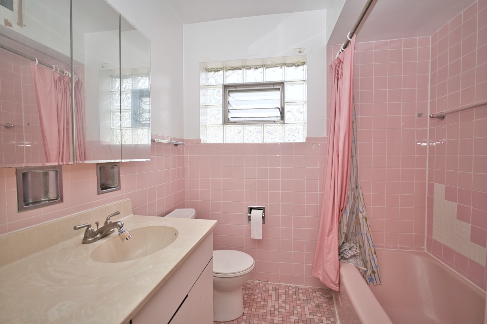 Lincolnwood, Illinois, 60712, United States, 8 Bedrooms Bedrooms, ,Residential,For Sale,1984264