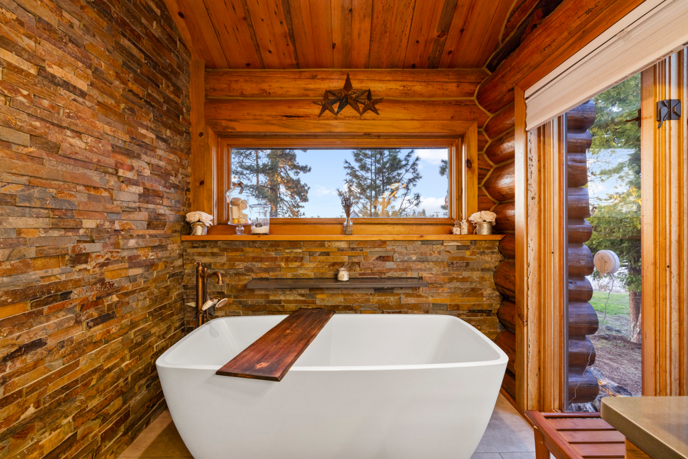 CHILOQUIN, Oregon, 97624, United States, 3 Bedrooms Bedrooms, ,3 BathroomsBathrooms,Residential,For Sale,1974697