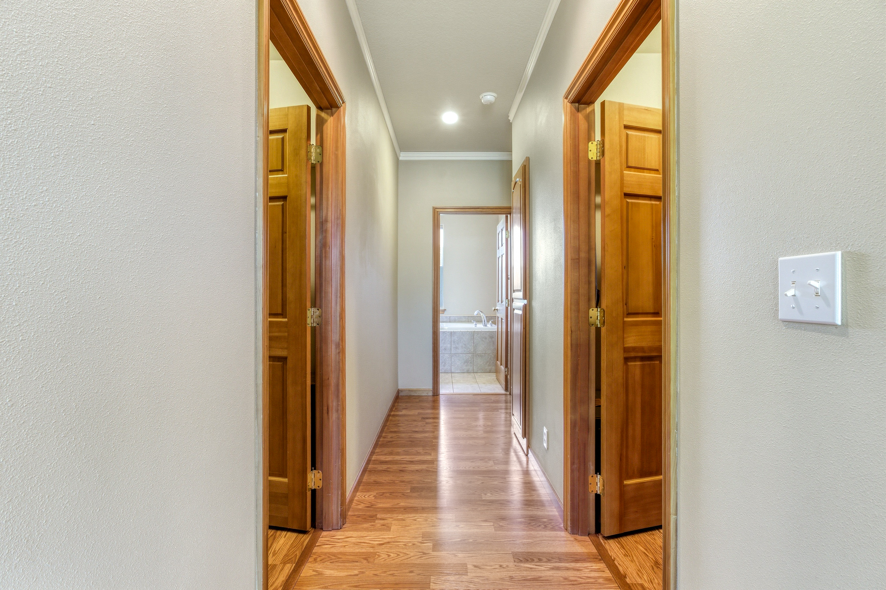  One Level Home in Desirable Neighborhood, Oversized Lot - 物件實景