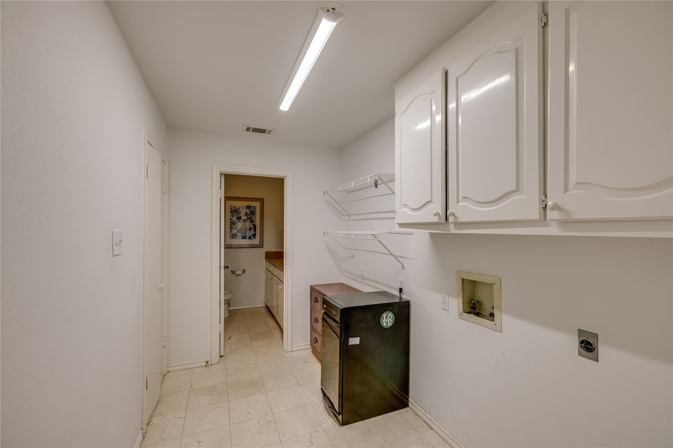 Fort Worth, Texas, 76116, United States, 4 Bedrooms Bedrooms, ,4 BathroomsBathrooms,Residential,For Sale,1926062