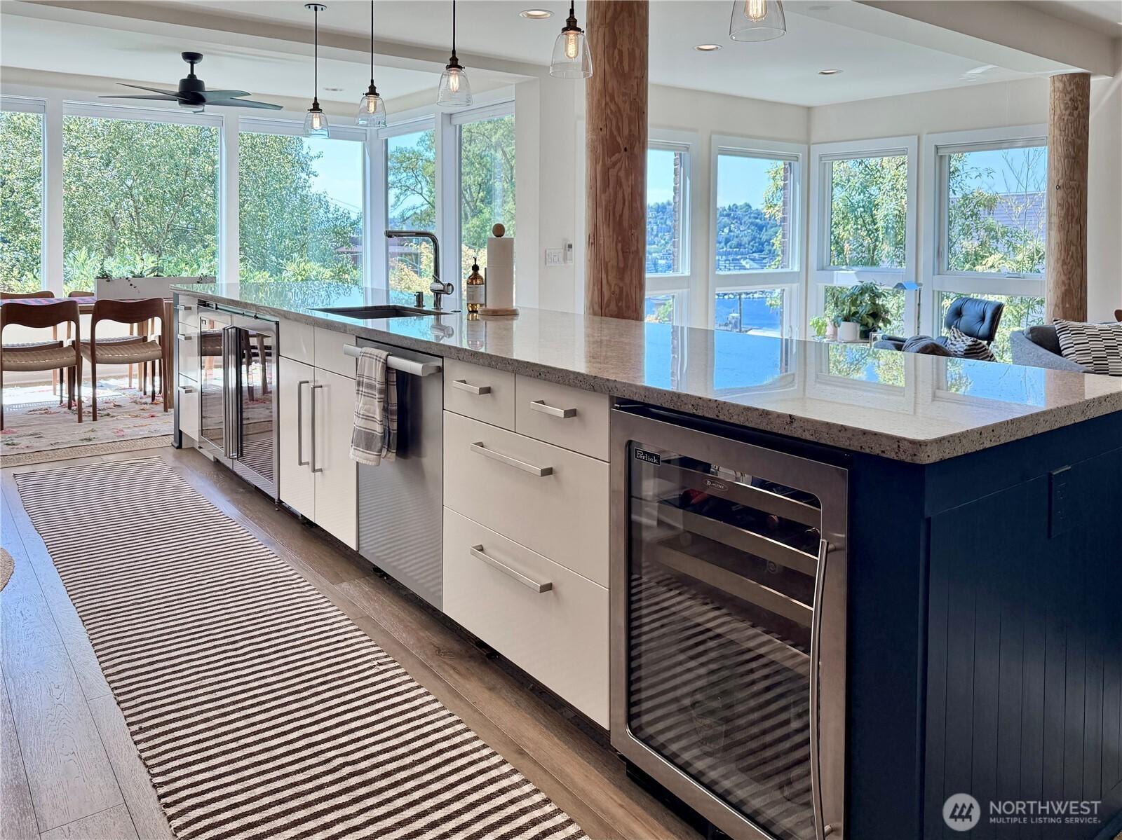 SEATTLE, Washington, 98102, United States, 2 Bedrooms Bedrooms, ,3 BathroomsBathrooms,Residential,For Sale,1901713