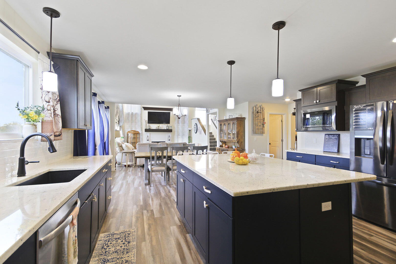 ASHLAND, Missouri, 65010, United States, 4 Bedrooms Bedrooms, ,3 BathroomsBathrooms,Residential,For Sale,1981891