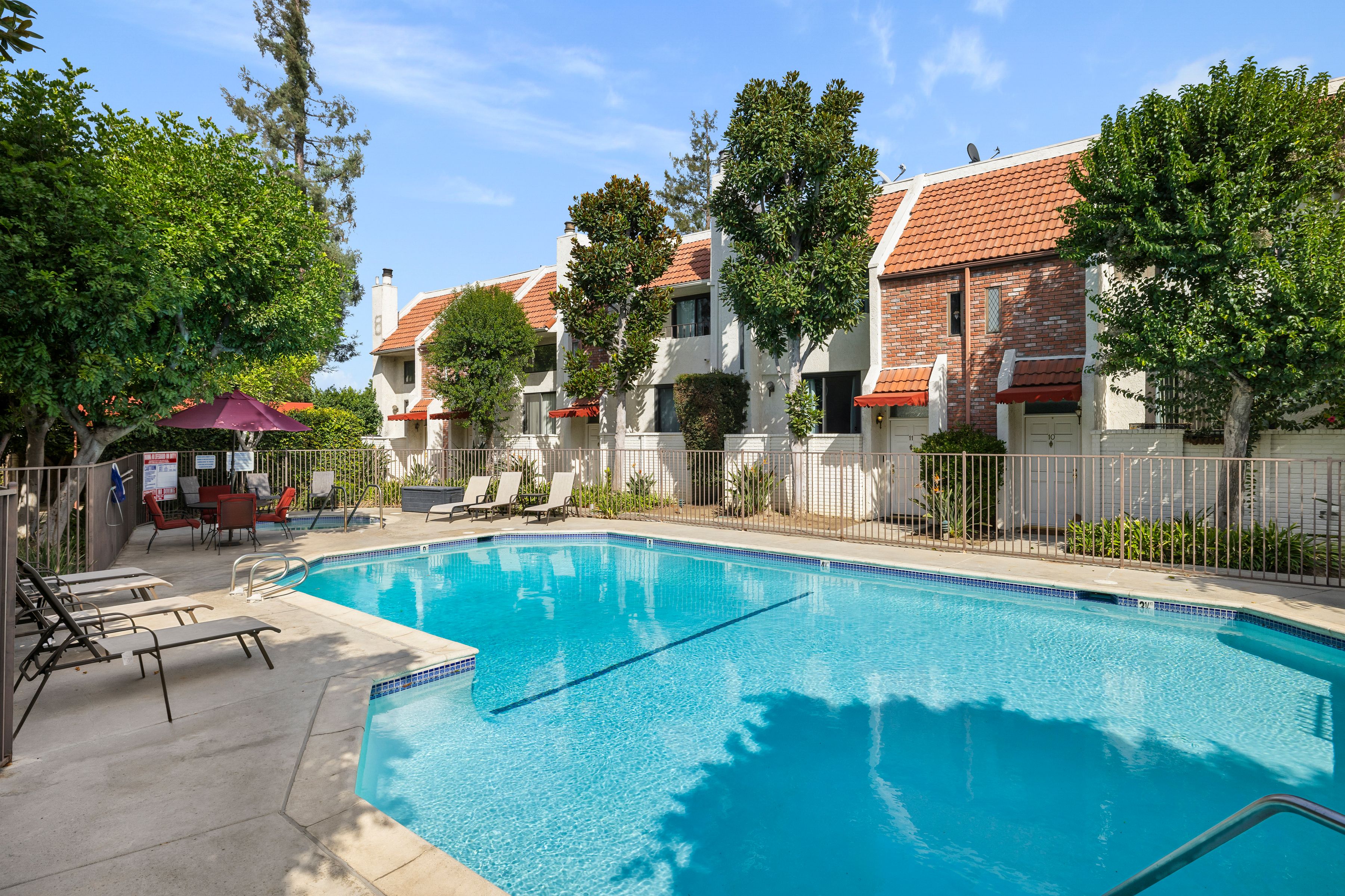  6540 Hayvenhurst Avenue #3 - 物件實景