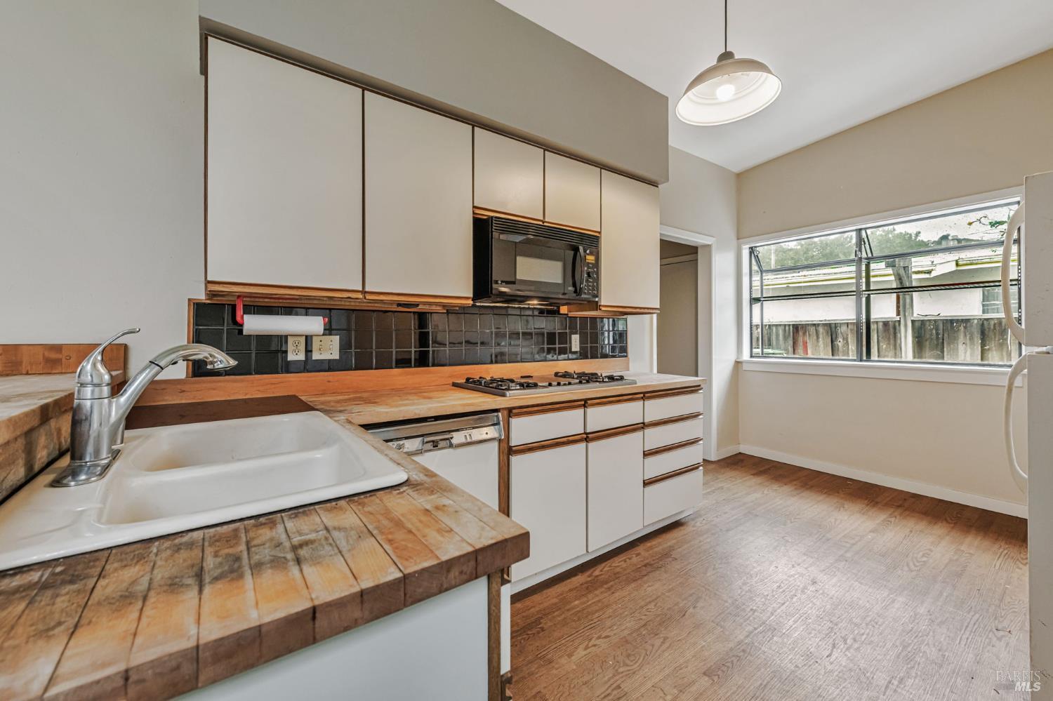 San Rafael, California, 94903, United States, 4 Bedrooms Bedrooms, ,2 BathroomsBathrooms,Residential,For Sale,1939619