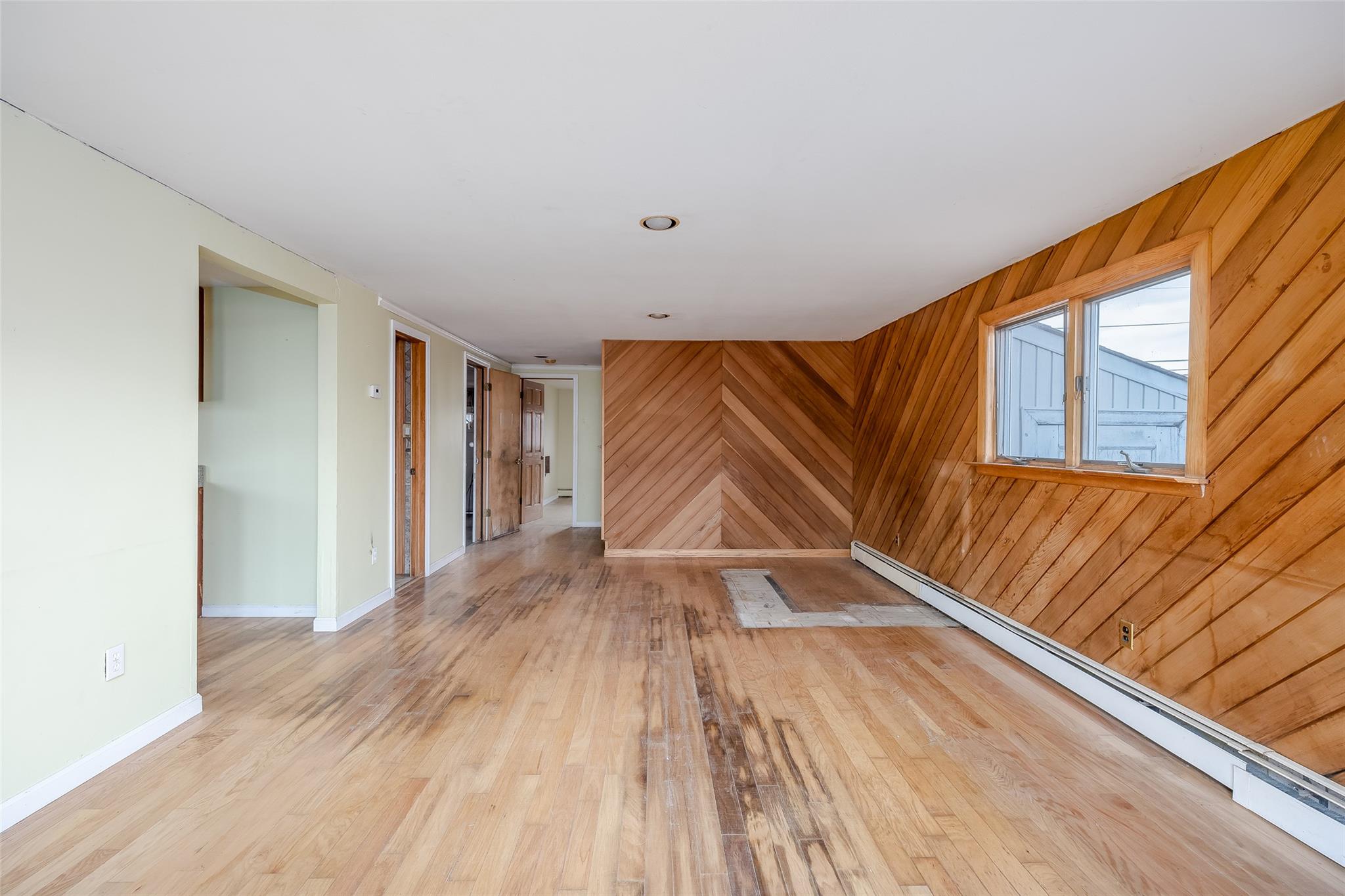 Freeport, New York, 11520, United States, 4 Bedrooms Bedrooms, ,2 BathroomsBathrooms,Residential,For Sale,1893600