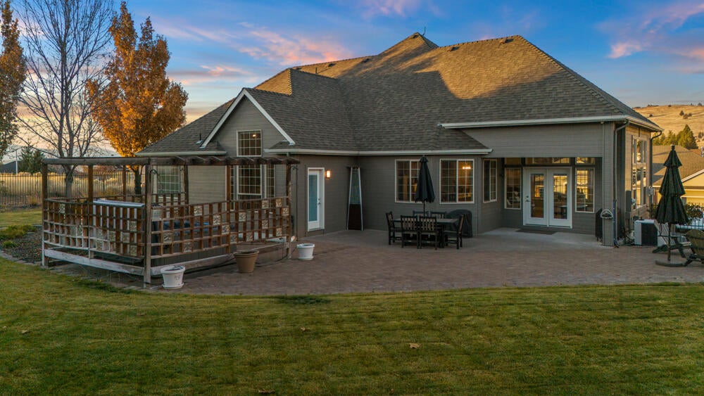 Klamath Falls, Oregon, 97601, United States, 3 Bedrooms Bedrooms, ,3 BathroomsBathrooms,Residential,For Sale,1848515