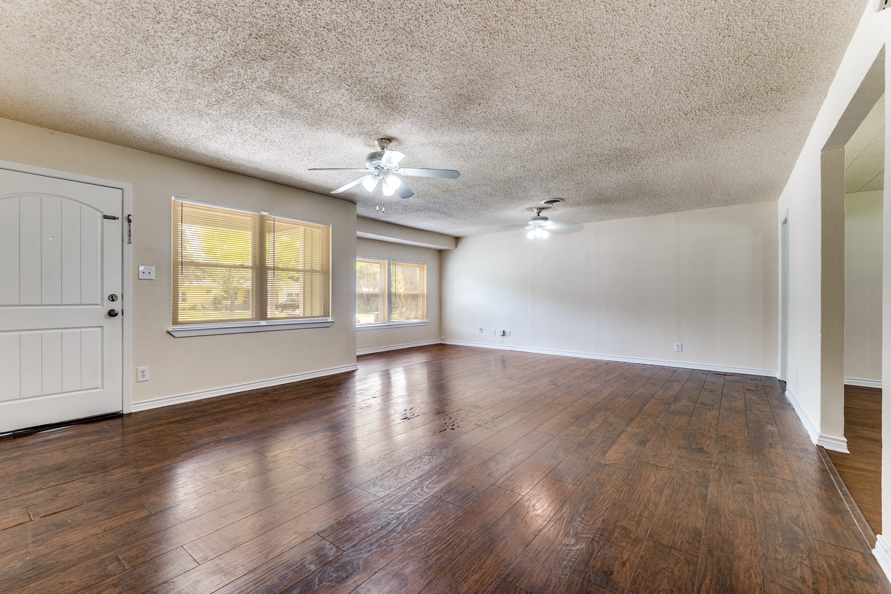  Amazing Starter Home or Investor Opportunity - 物件實景