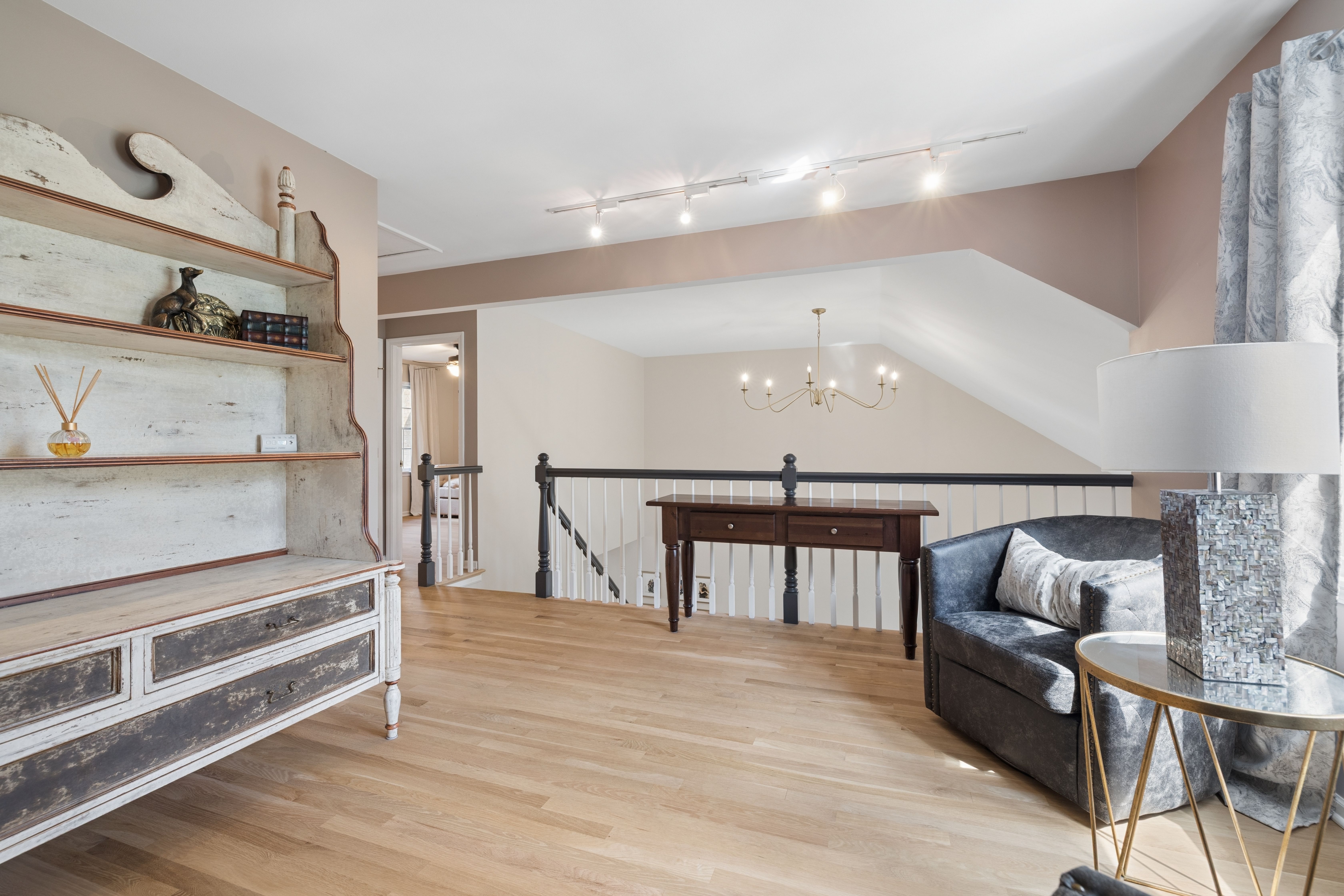  Thoughtfully Rrenovated from Top to Bottom - 物件實景