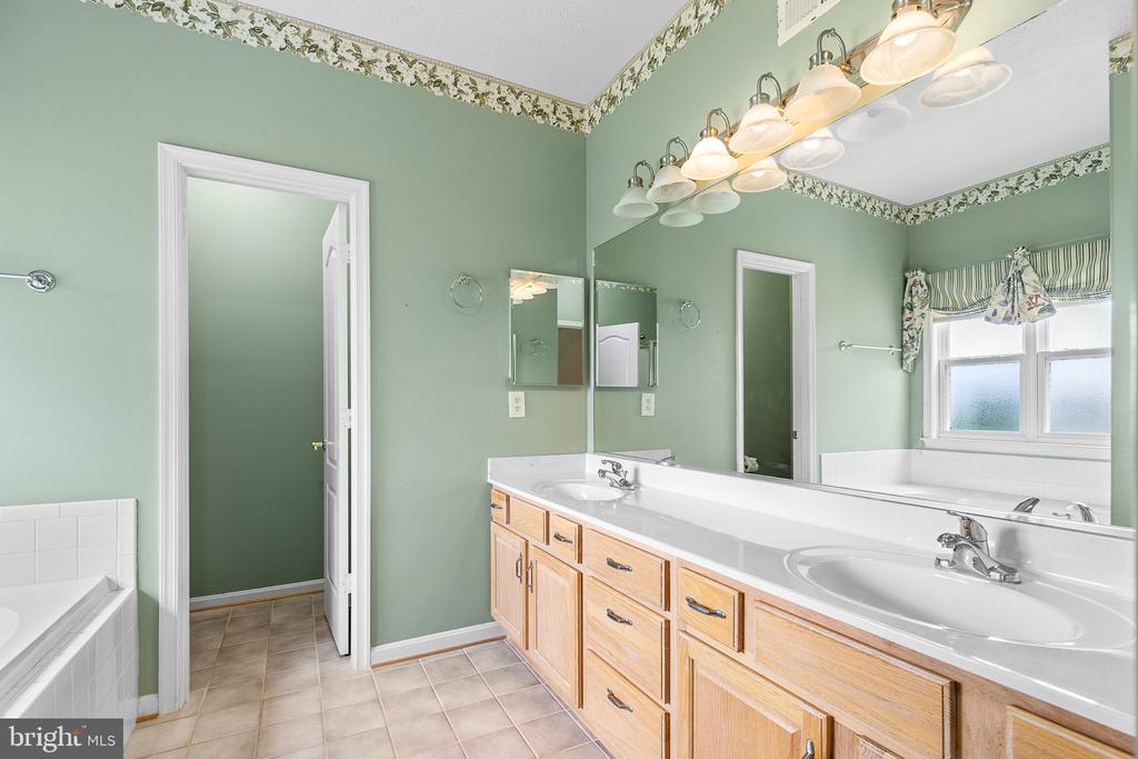 Fredericksburg, Virginia, 22401, United States, 5 Bedrooms Bedrooms, ,3 BathroomsBathrooms,Residential,For Sale,1920807