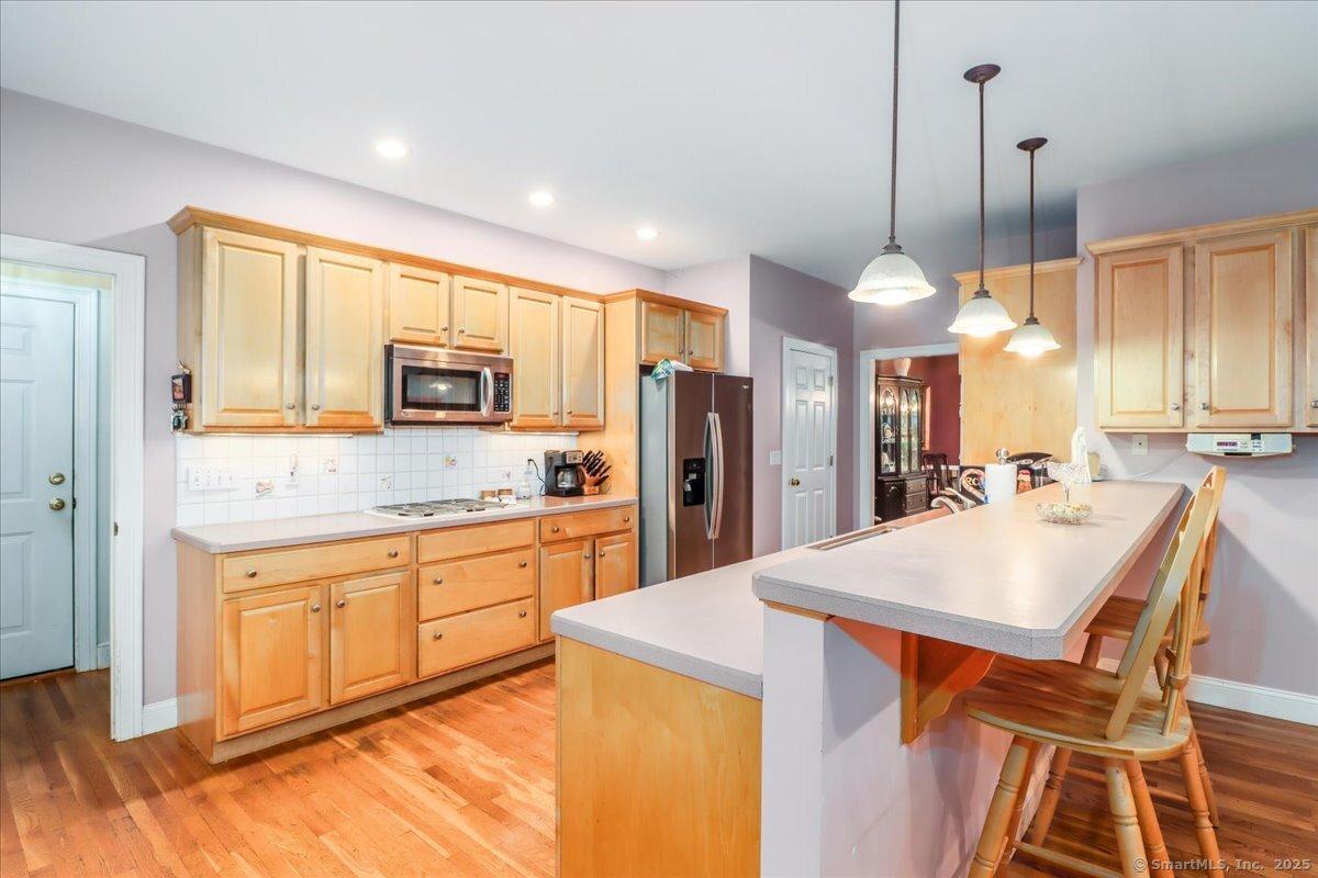 Shelton, Connecticut, 06484, United States, 5 Bedrooms Bedrooms, ,4 BathroomsBathrooms,Residential,For Sale,1943251