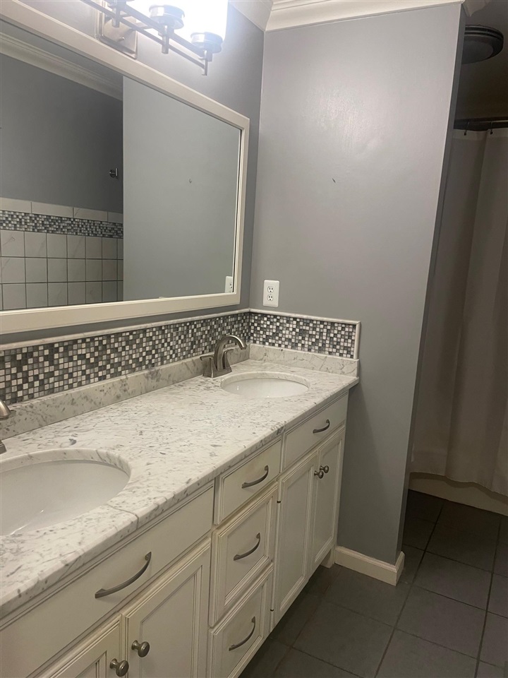 Bowling Green, Kentucky, 42104, United States, 4 Bedrooms Bedrooms, ,5 BathroomsBathrooms,Residential,For Sale,1971353