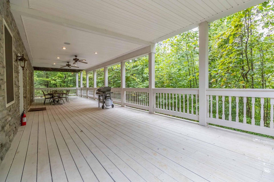 Burnside, Kentucky, 42519, United States, 5 Bedrooms Bedrooms, ,4 BathroomsBathrooms,Residential,For Sale,1978974