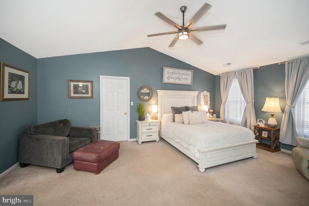 Fredericksburg, Virginia, 22405, United States, 5 Bedrooms Bedrooms, ,4 BathroomsBathrooms,Residential,For Sale,1993434