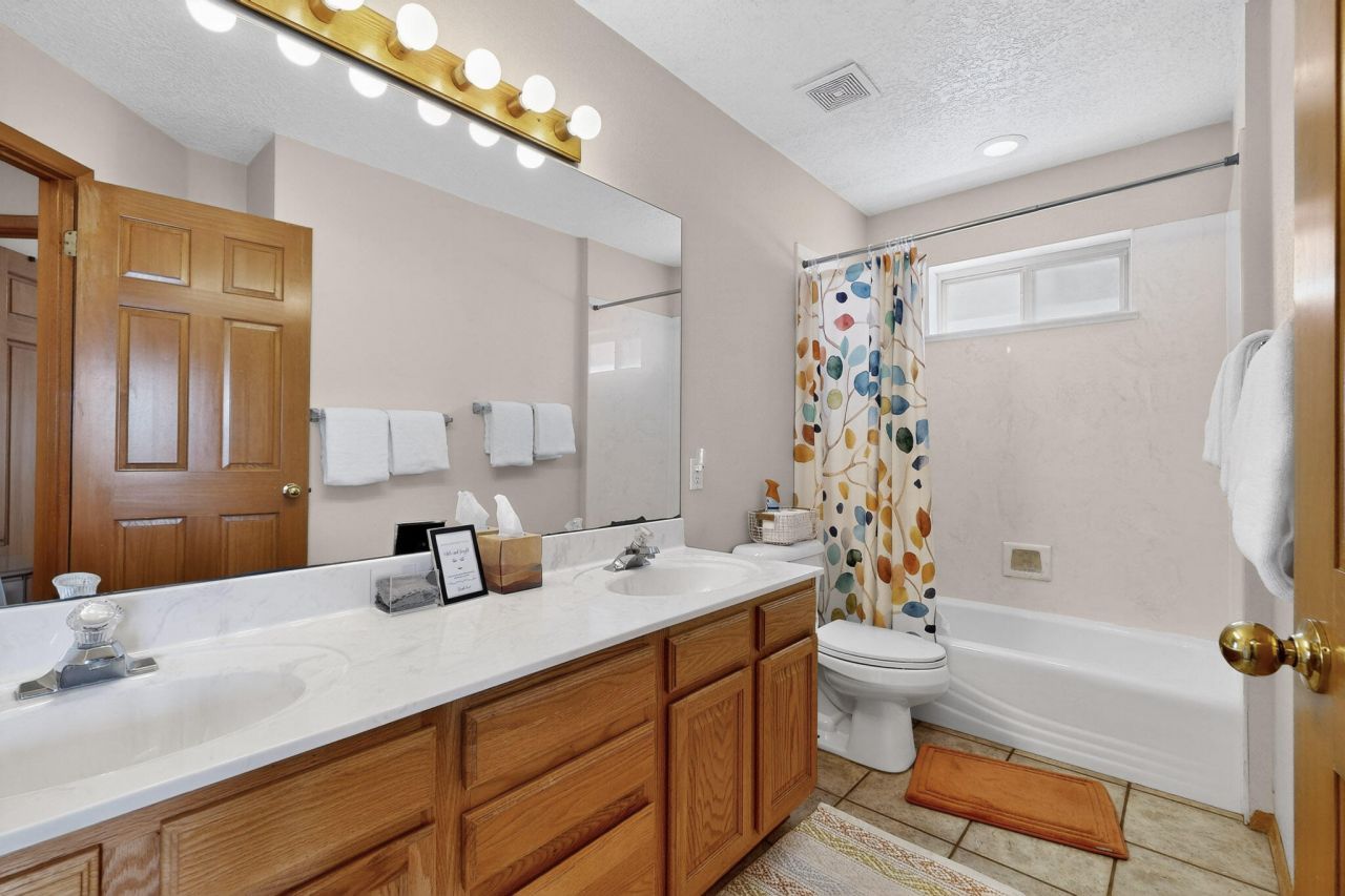 Albuquerque, New Mexico, 87122, United States, 4 Bedrooms Bedrooms, ,3 BathroomsBathrooms,Residential,For Sale,1964200