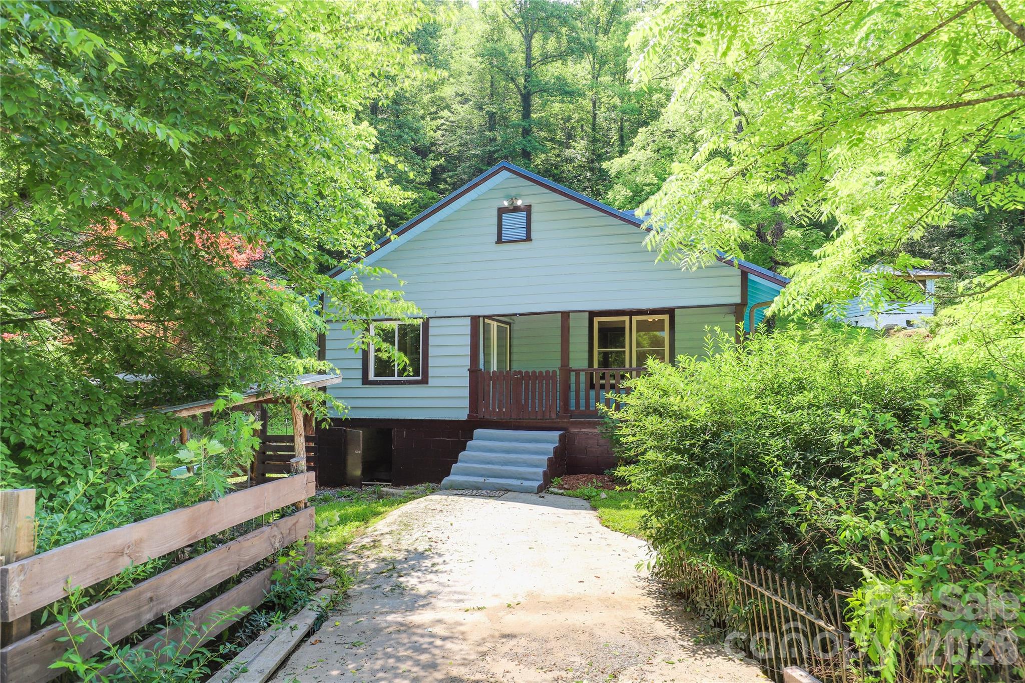 Mountain Cove Rd, Marshall, NC 28753