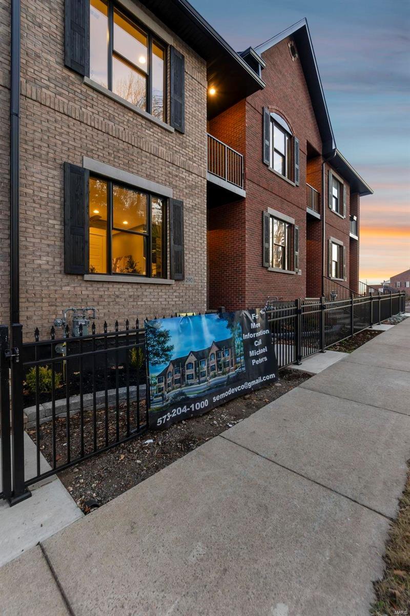 Cape Girardeau, Missouri, 63701, United States, 2 Bedrooms Bedrooms, ,4 BathroomsBathrooms,Residential,For Sale,1982868