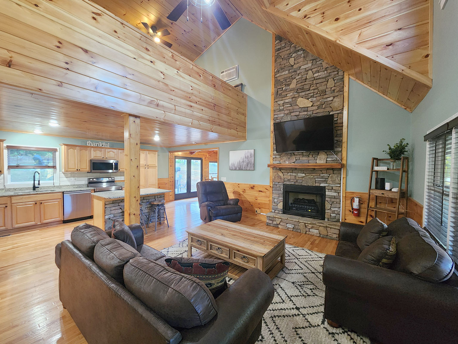 Sevierville, Tennessee, 37862, United States, 4 Bedrooms Bedrooms, ,5 BathroomsBathrooms,Residential,For Sale,1915370